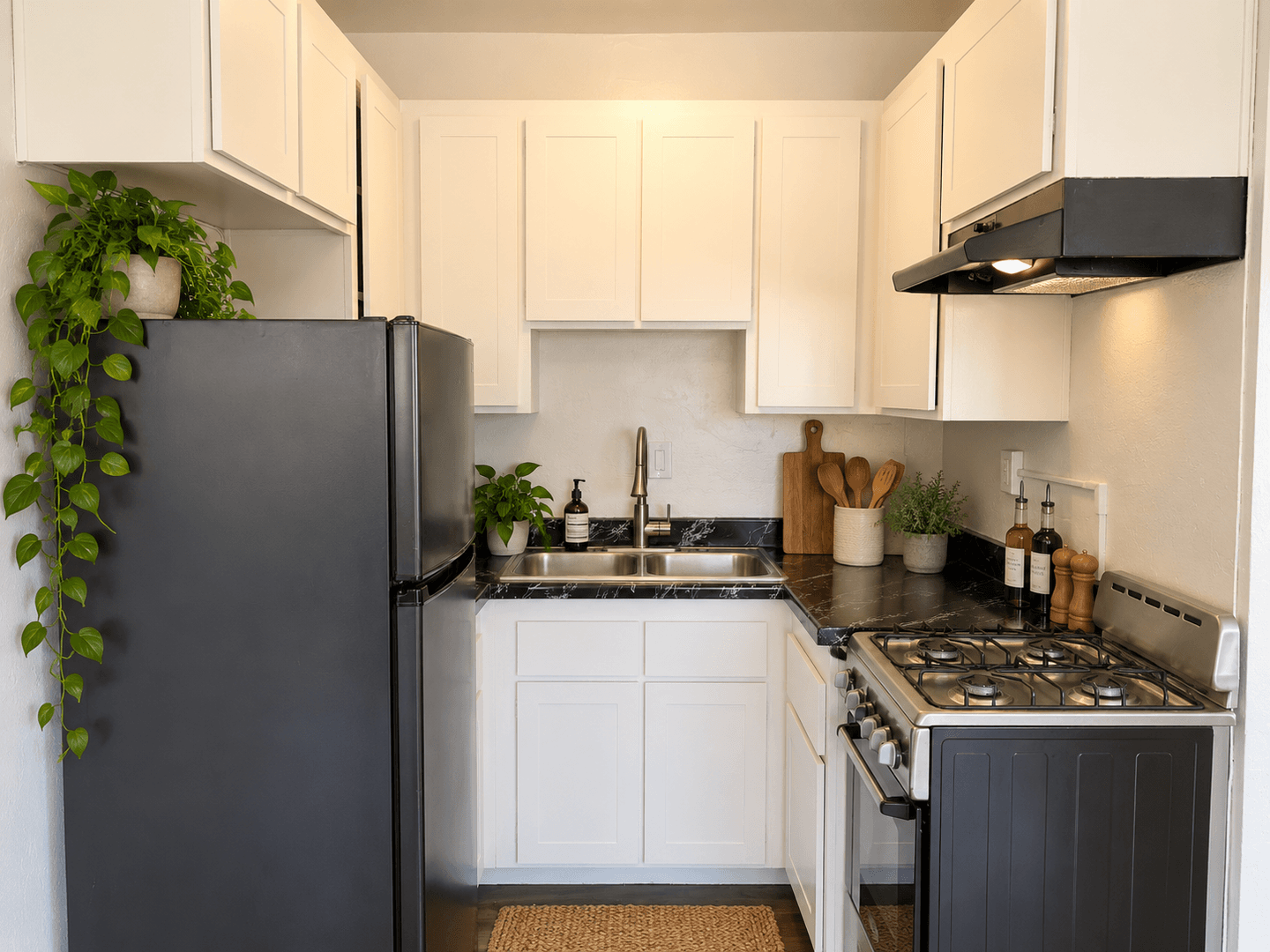 San Diego Apartment: 2201 E Street