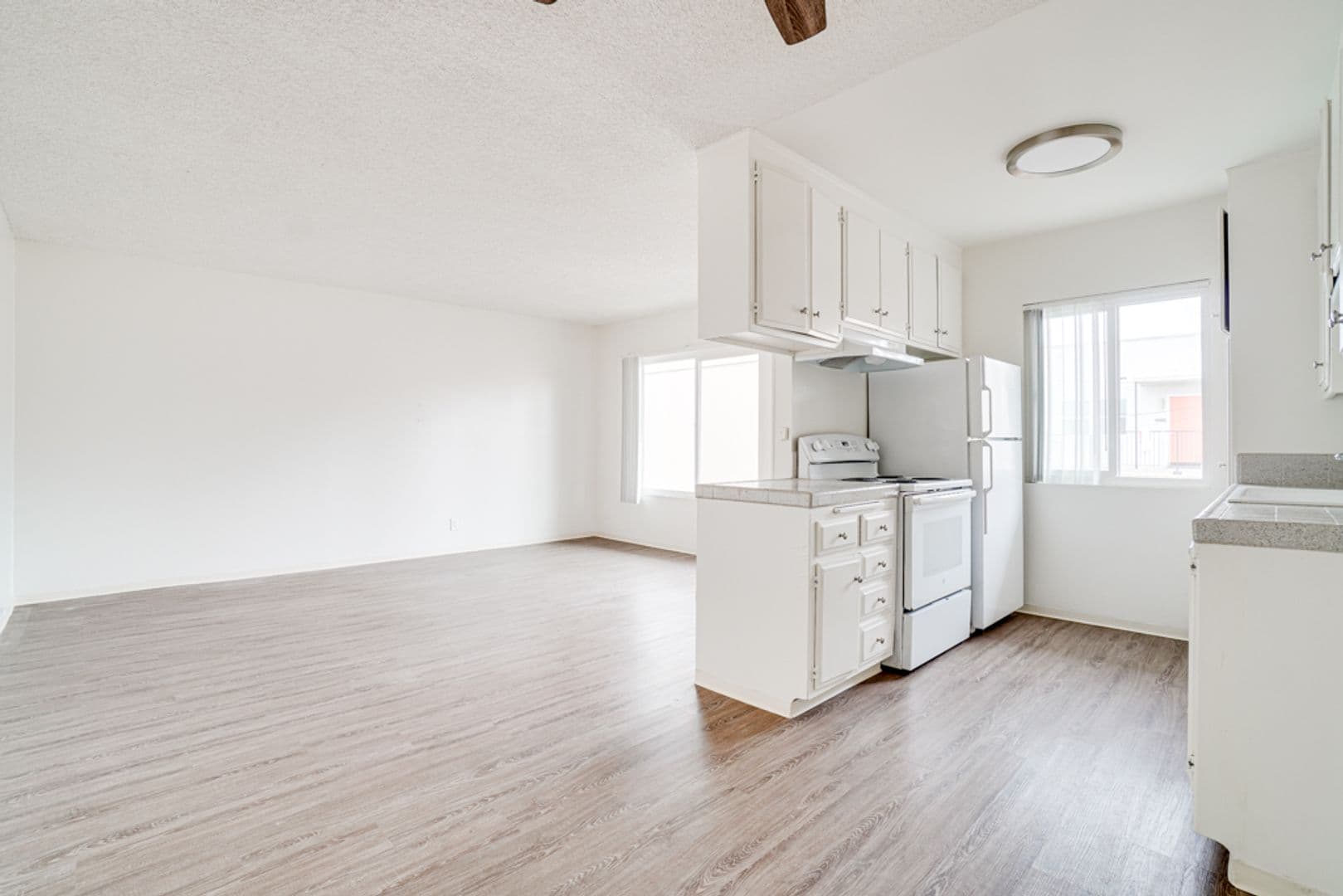San Diego Apartment: 4736 Point Loma Ave