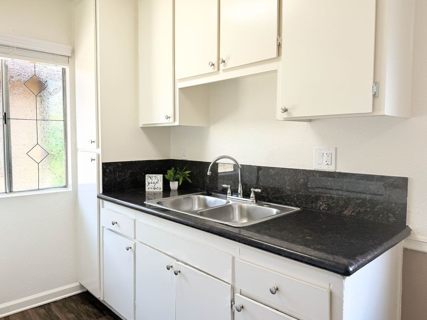 San Diego Apartment: 5460 - 5468 Imperial Ave