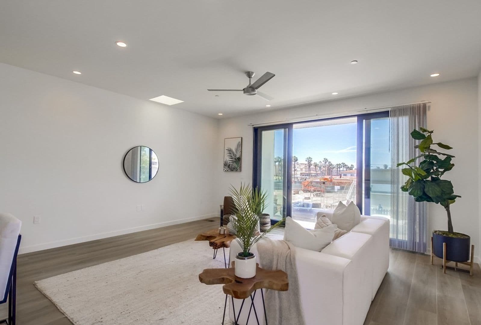 Imperial Beach House: 121 Date Ave