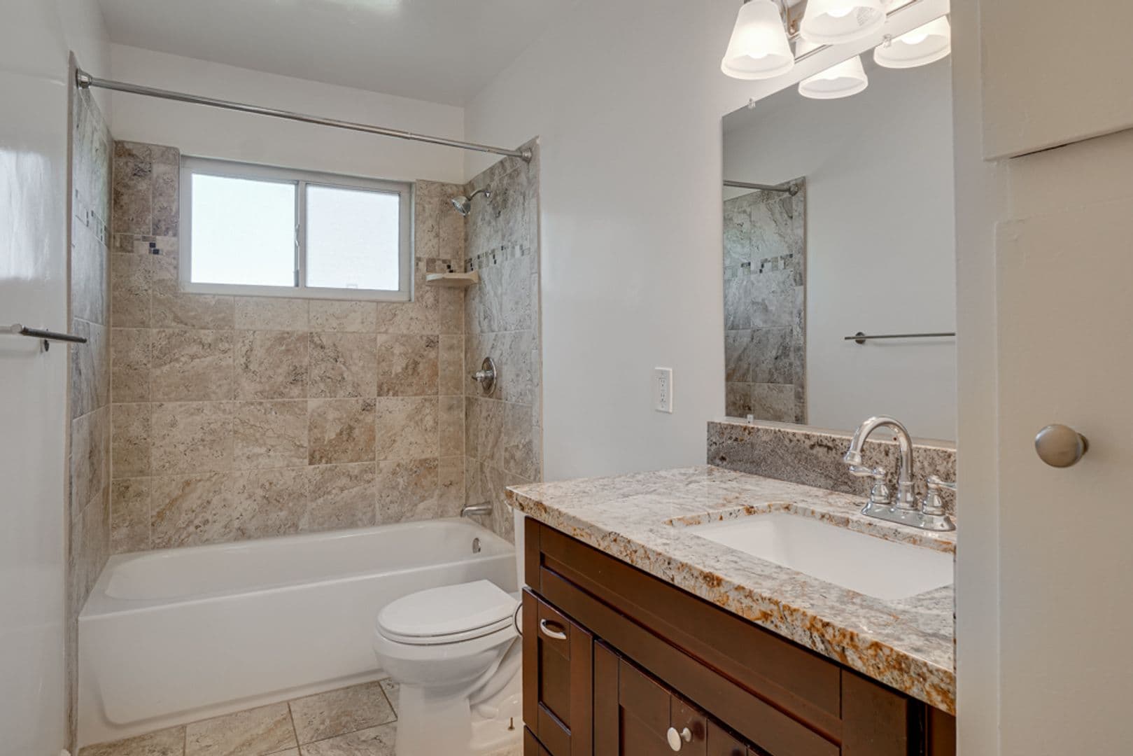 La Mesa Apartment: 4566 Date Ave