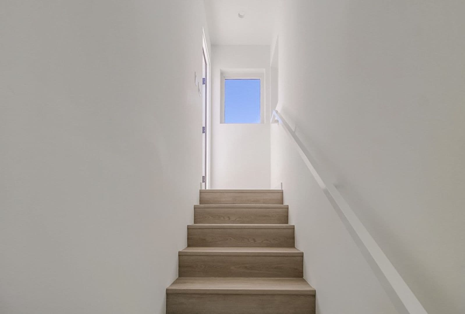 Imperial Beach House: 121 Date Ave