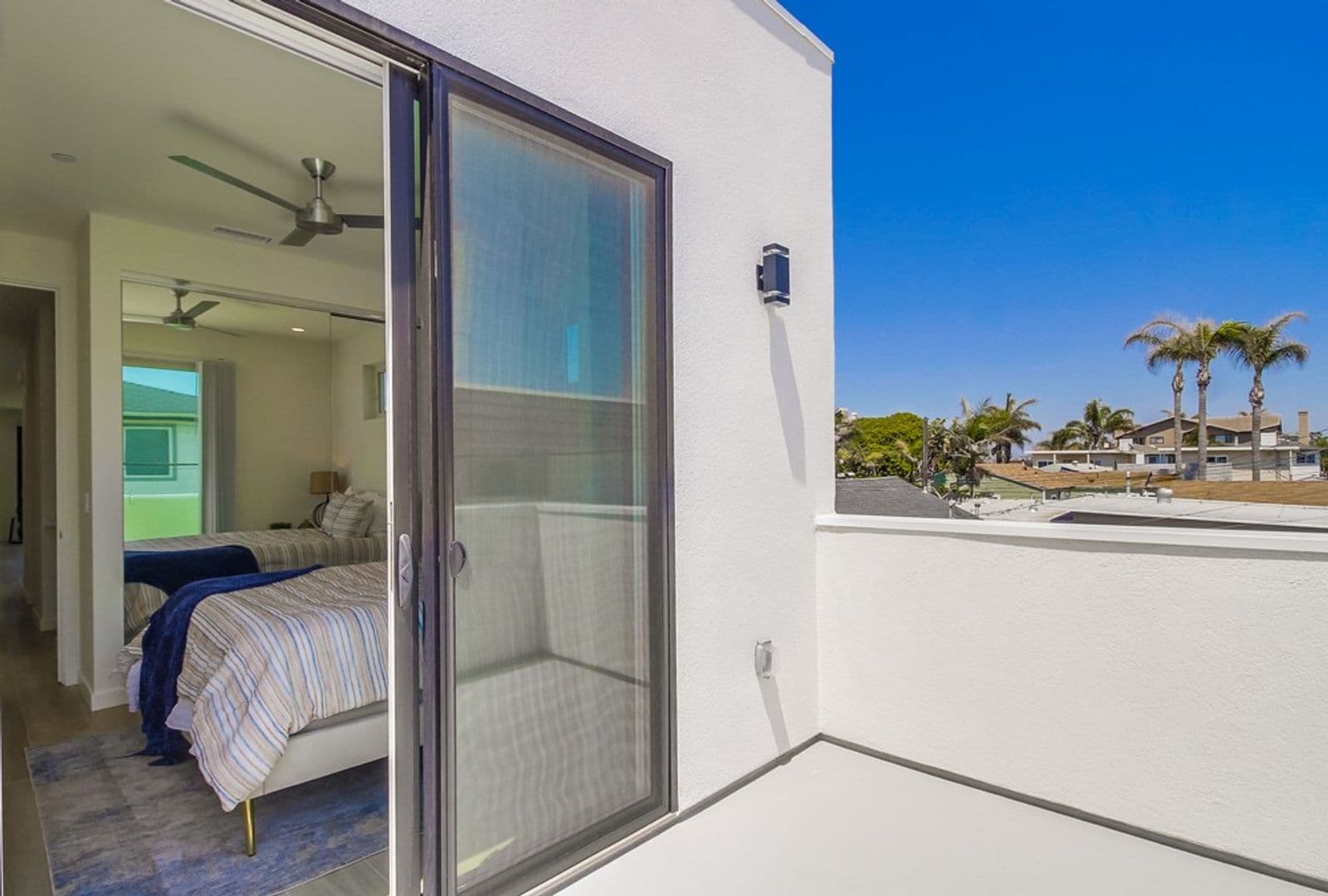 Imperial Beach House: 121 Date Ave