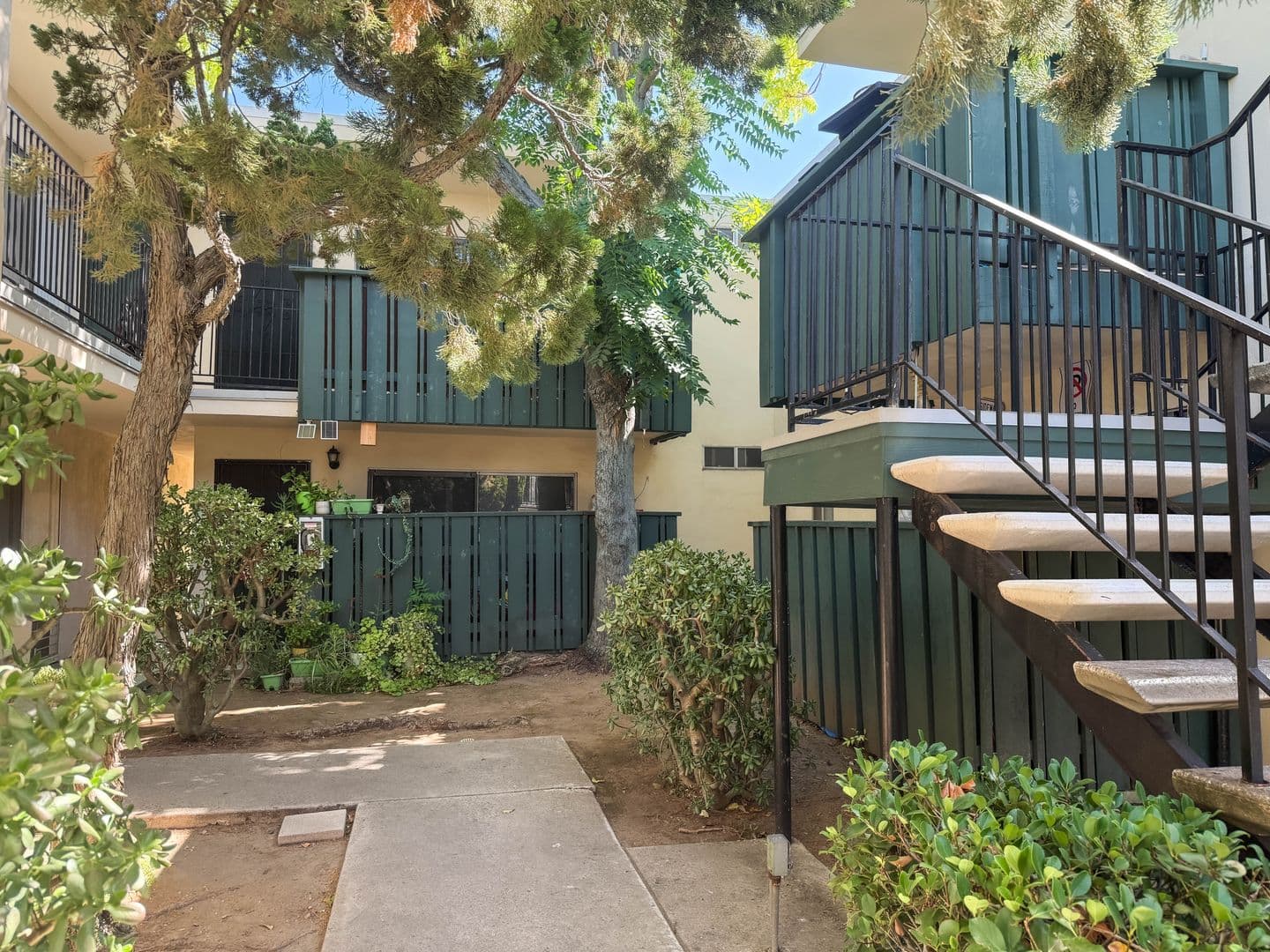 El Cajon Apartment: 1001 Decker Street