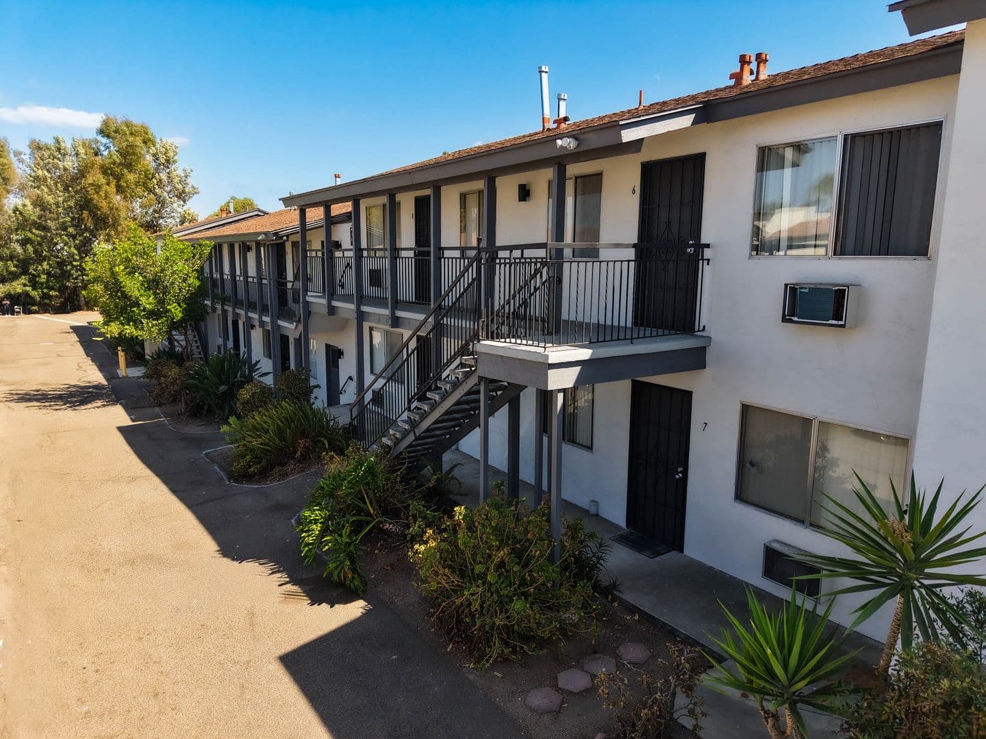 El Cajon Apartment: 639-655 Emerald Ave