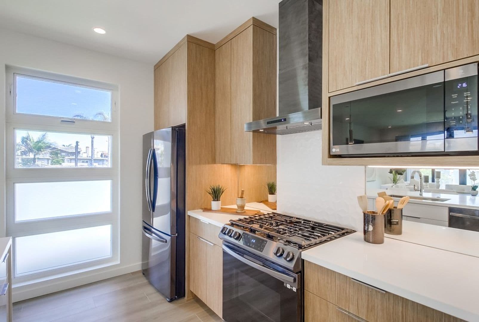 Imperial Beach House: 121 Date Ave
