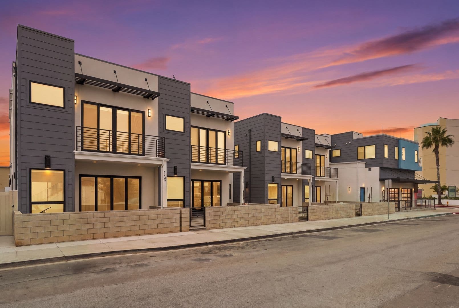 Imperial Beach Apartment: 107-113 Daisy Ave