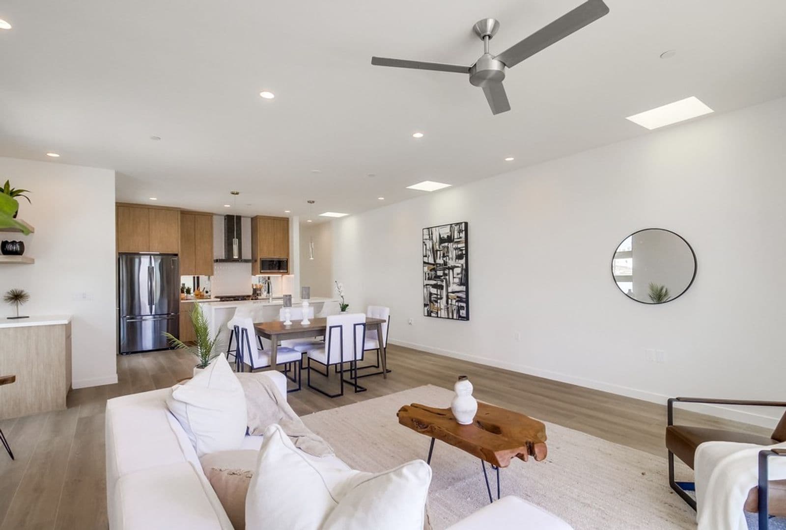 Imperial Beach House: 121 Date Ave
