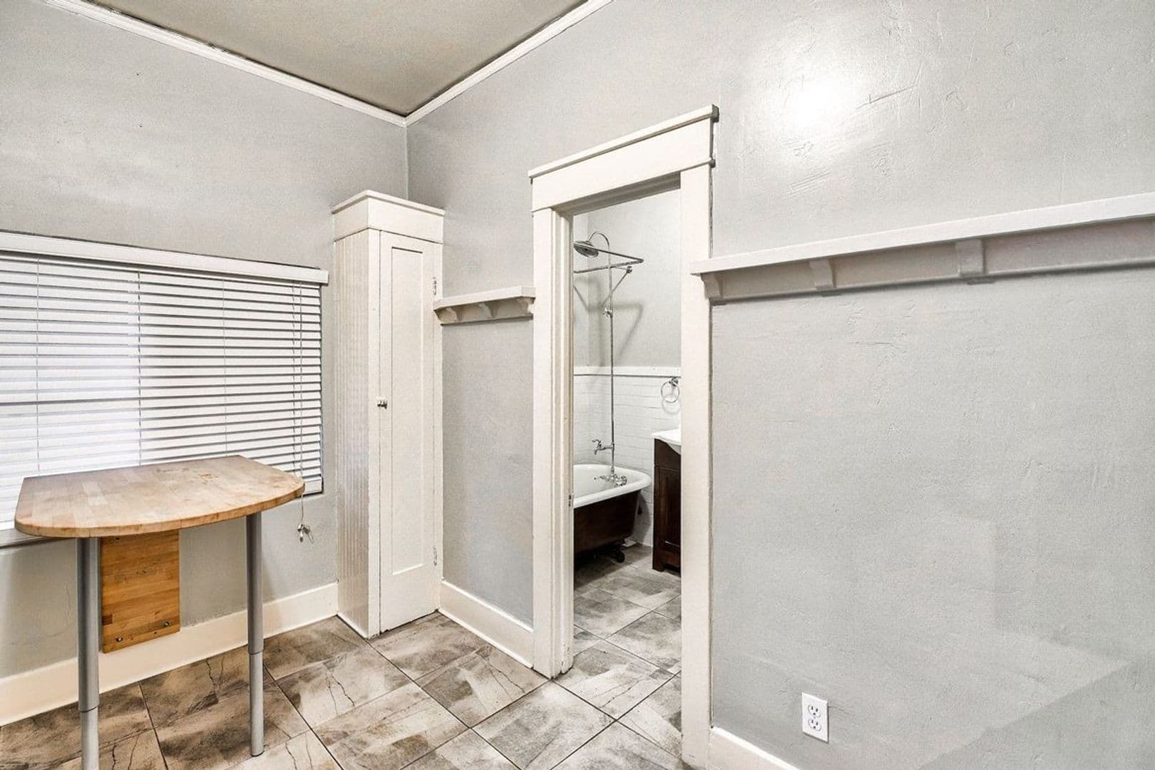 San Diego Apartment: 2408 2nd Ave
