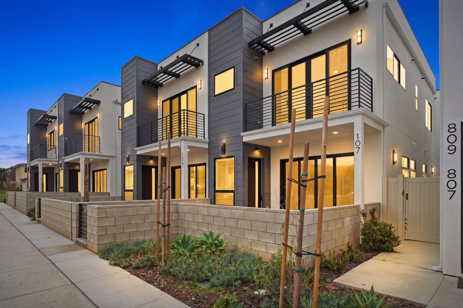 Imperial Beach Apartment: 107-113 Daisy Ave