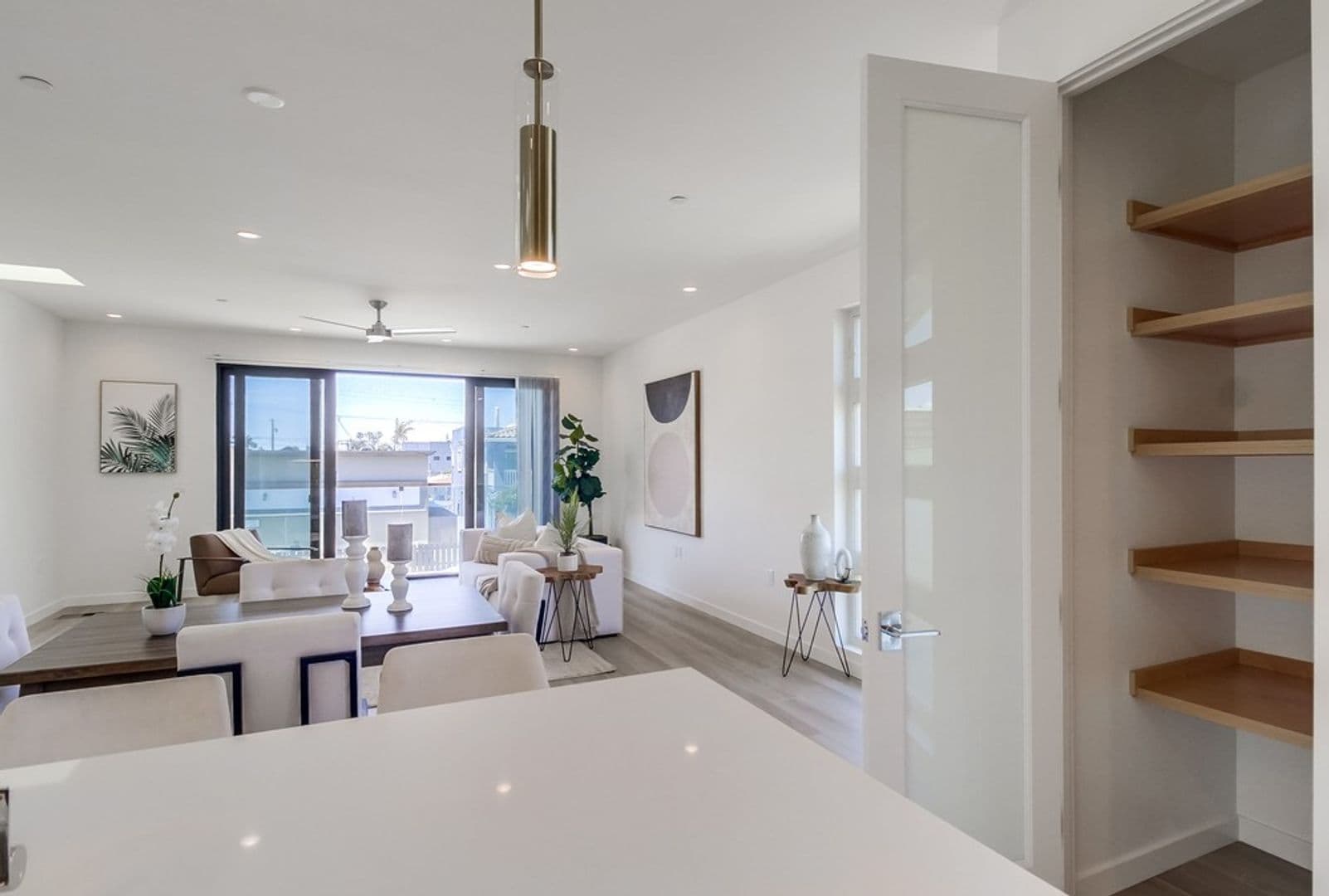Imperial Beach House: 121 Date Ave