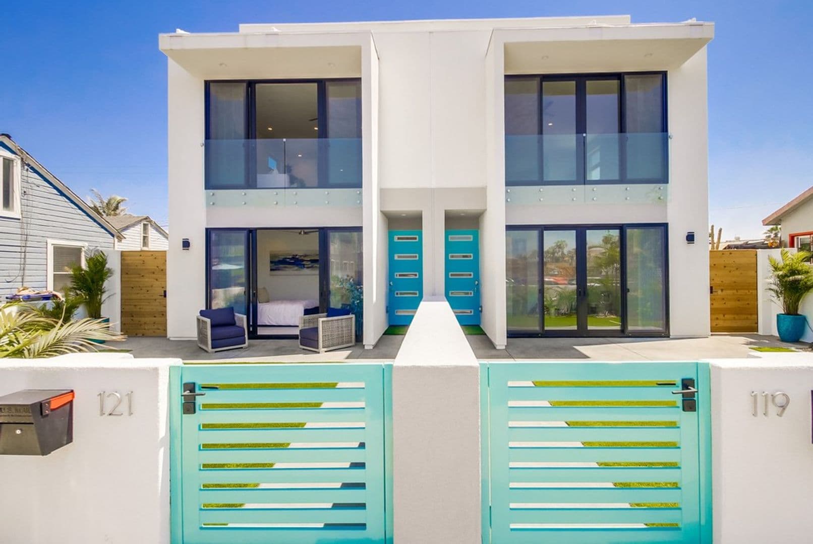 Imperial Beach House: 121 Date Ave