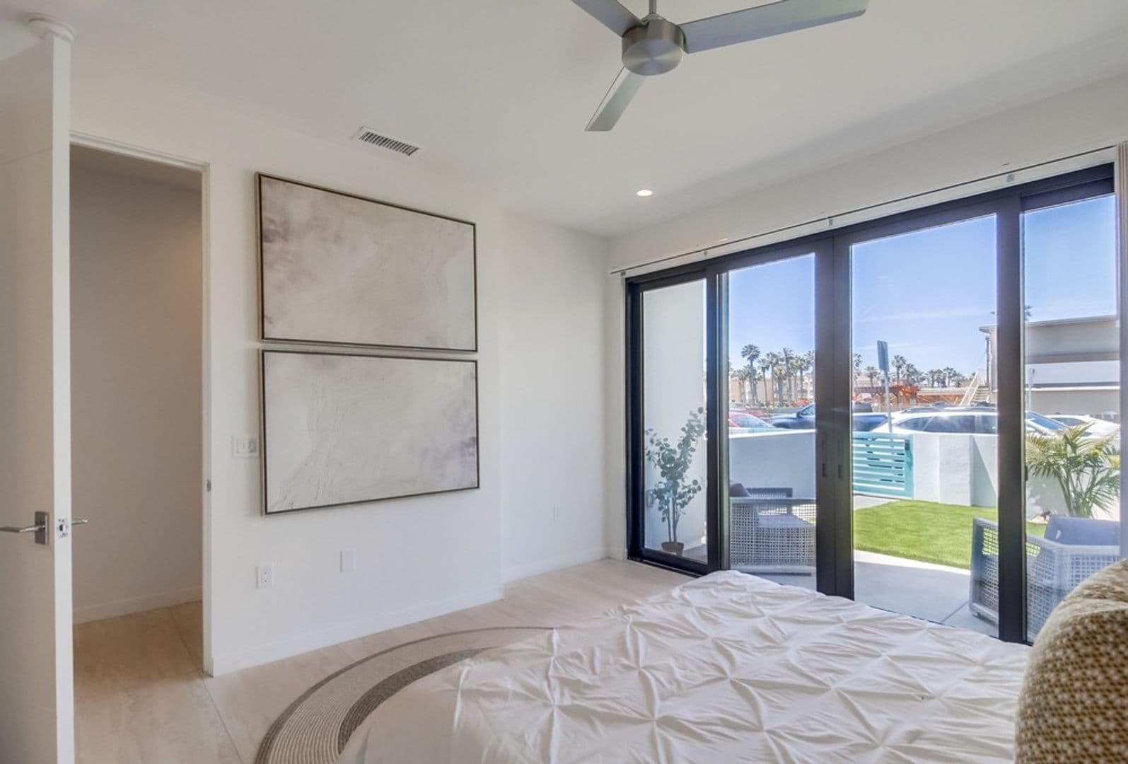 Imperial Beach House: 121 Date Ave
