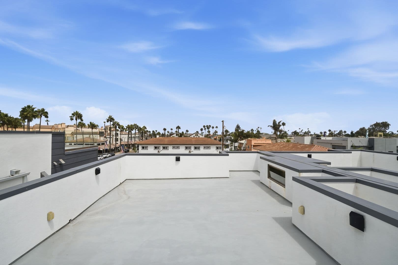 Imperial Beach Apartment: 107-113 Daisy Ave
