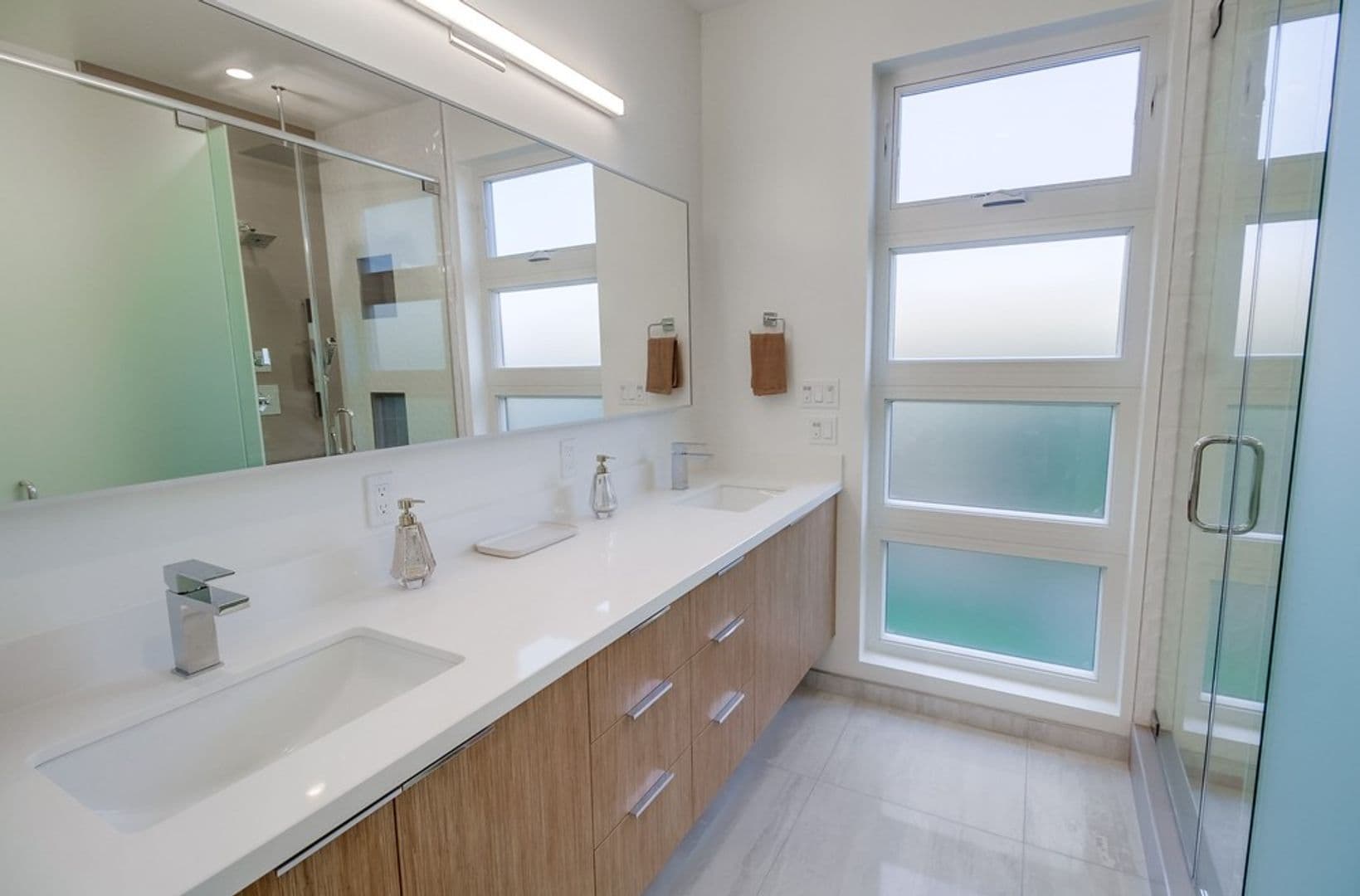 Imperial Beach House: 121 Date Ave