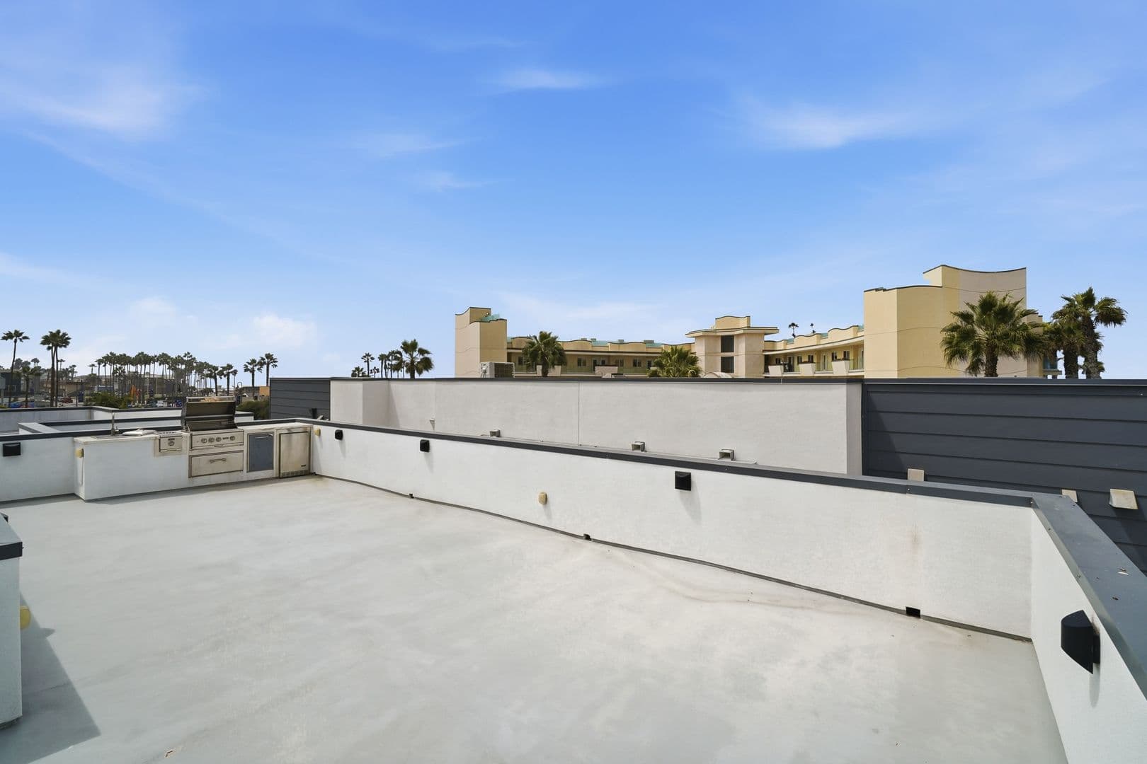 Imperial Beach Apartment: 107-113 Daisy Ave