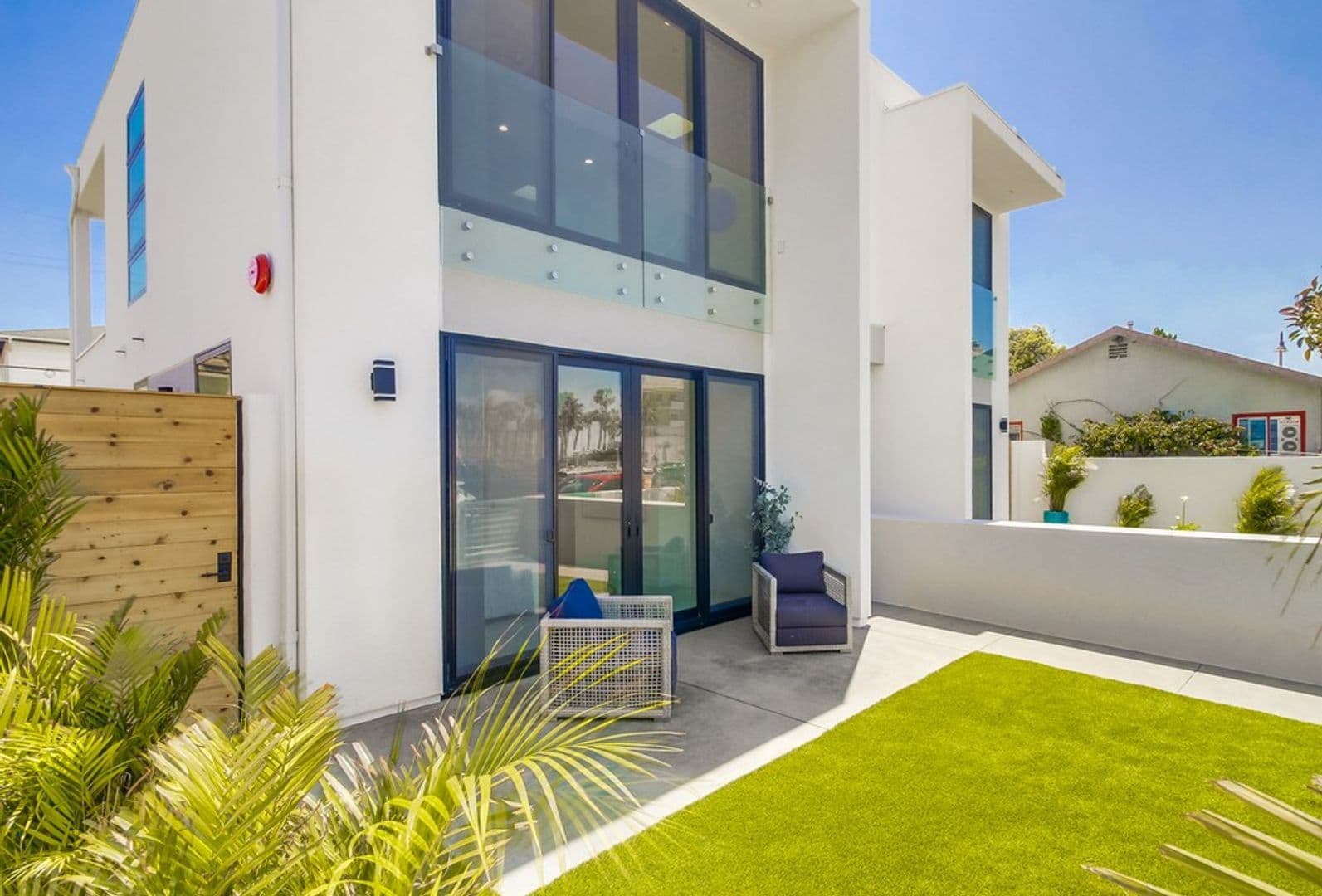 Imperial Beach House: 121 Date Ave