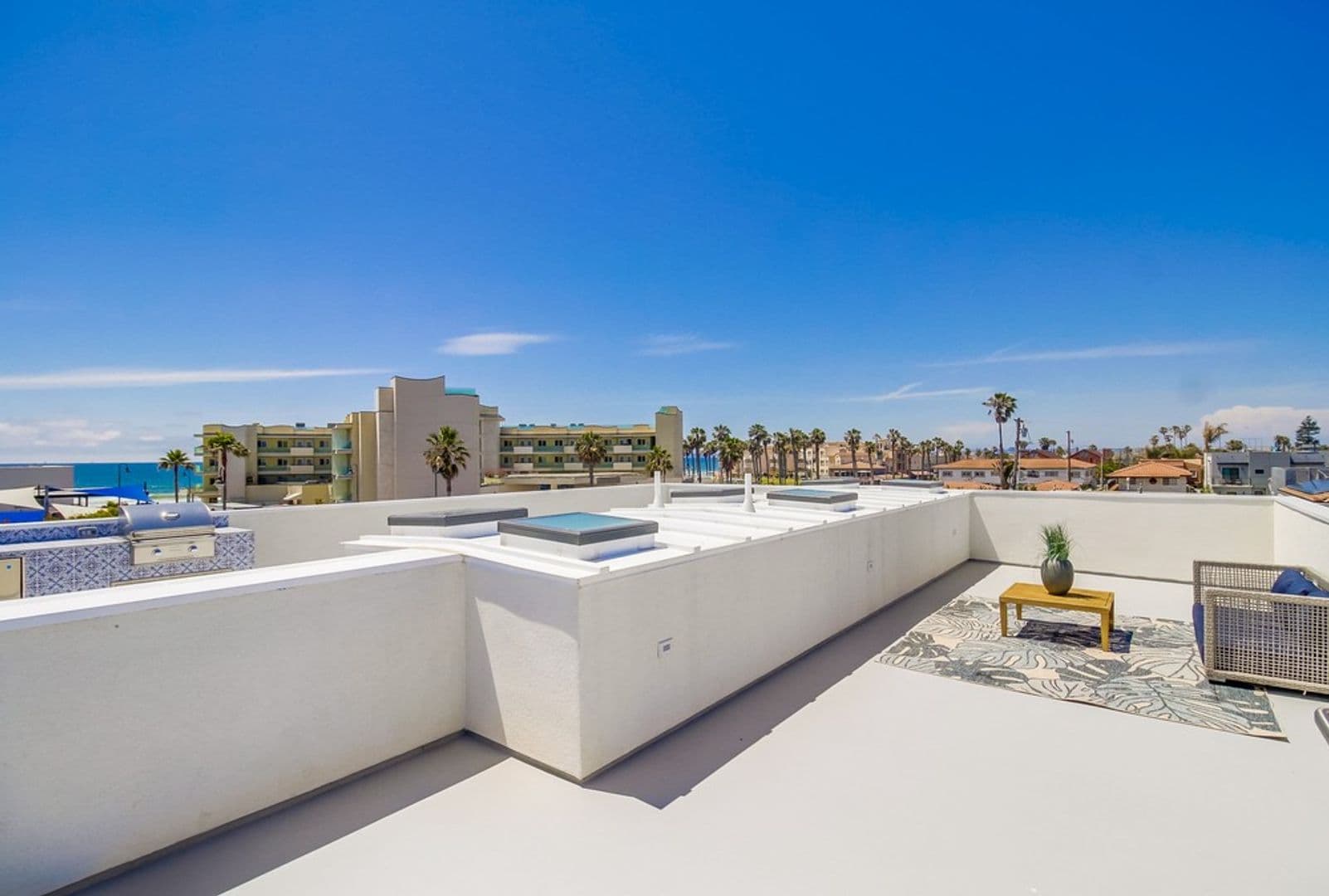 Imperial Beach House: 121 Date Ave