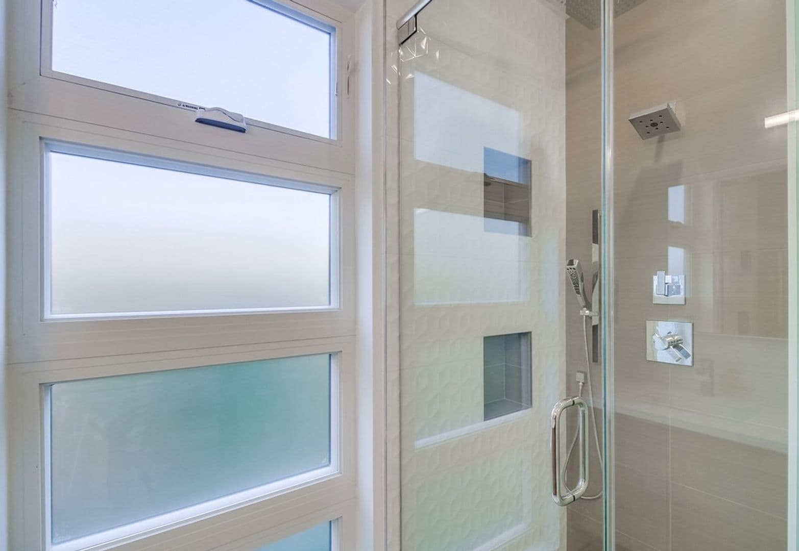 Imperial Beach House: 121 Date Ave