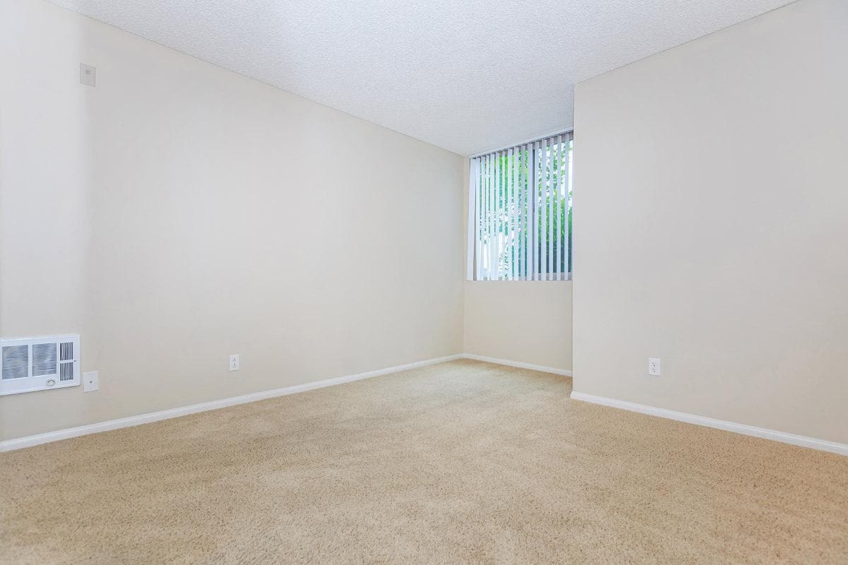 La Mesa Apartment: 5333 Baltimore Dr
