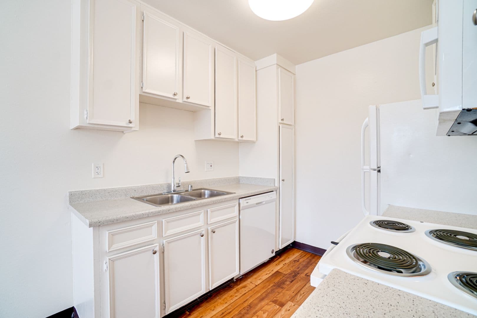 Santee Apartment: 8961 N Magnolia Ave
