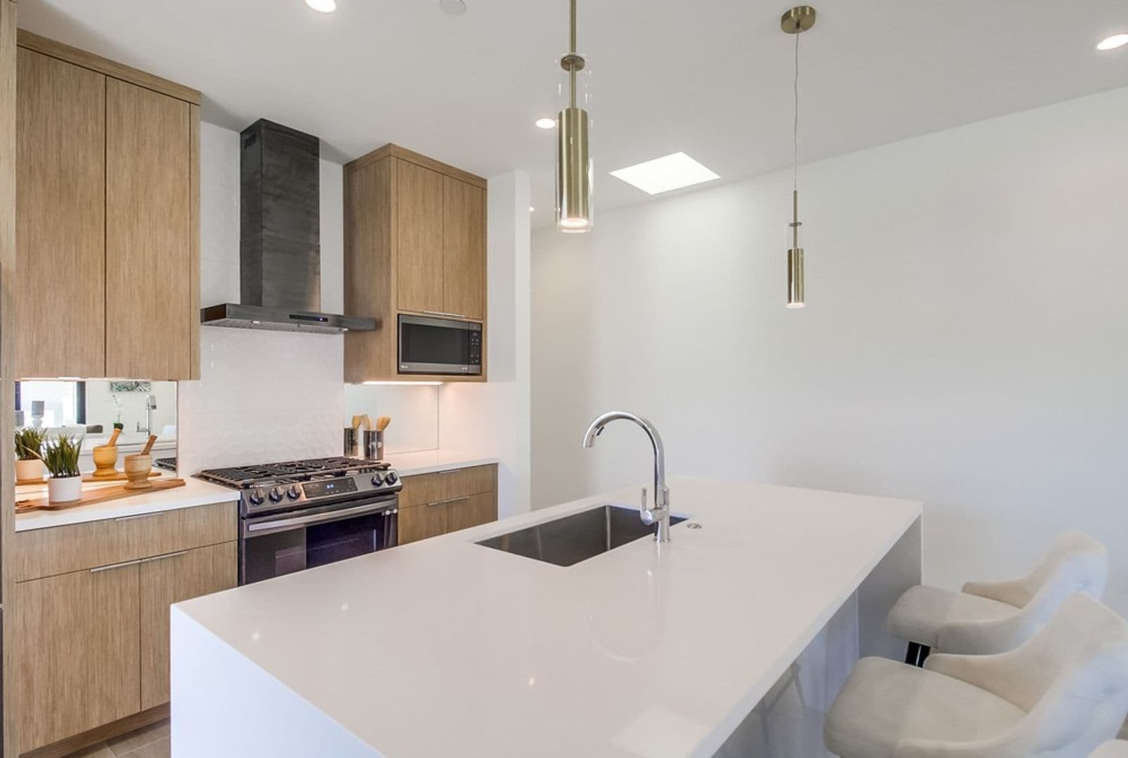 Imperial Beach House: 121 Date Ave