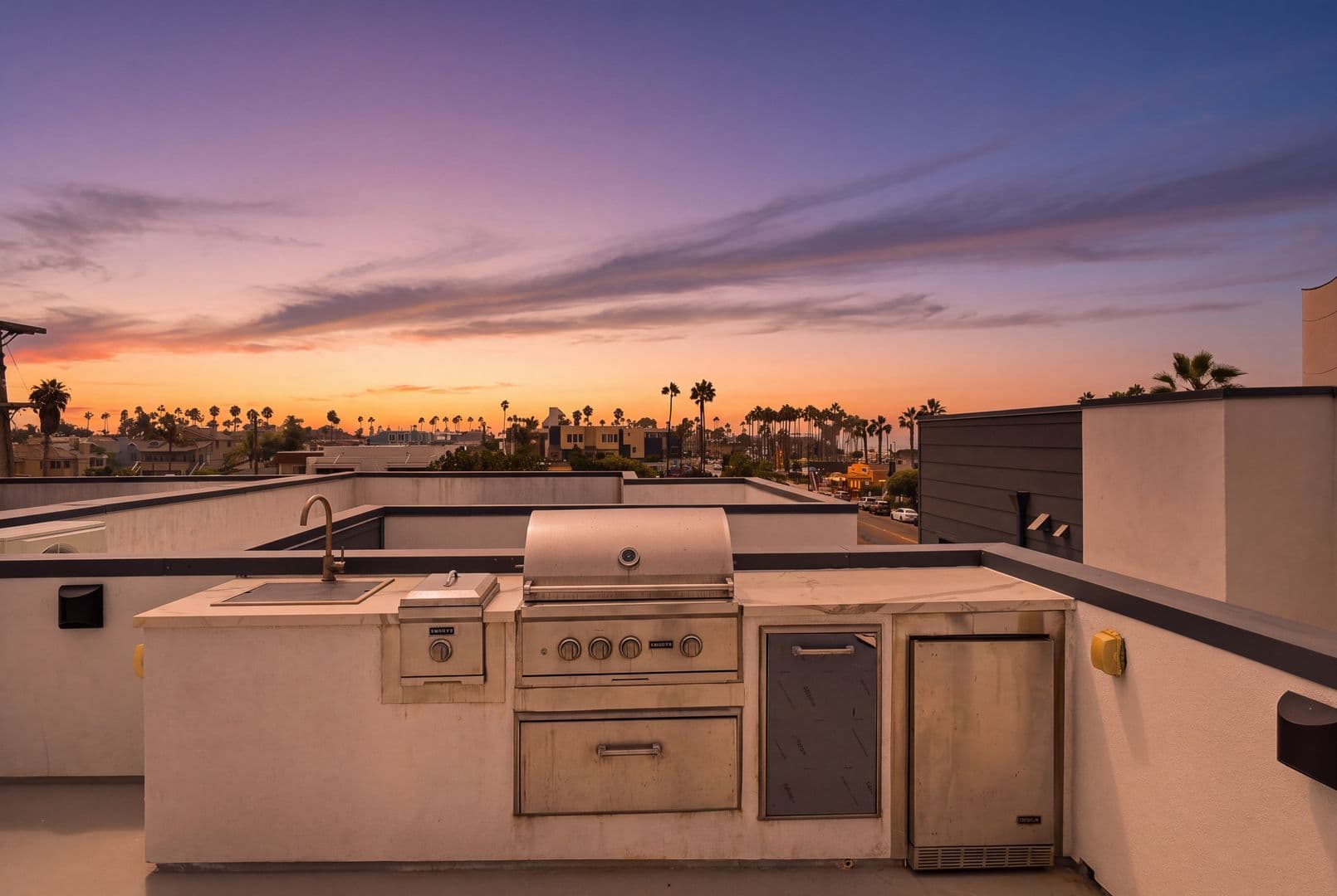 Imperial Beach Apartment: 107-113 Daisy Ave