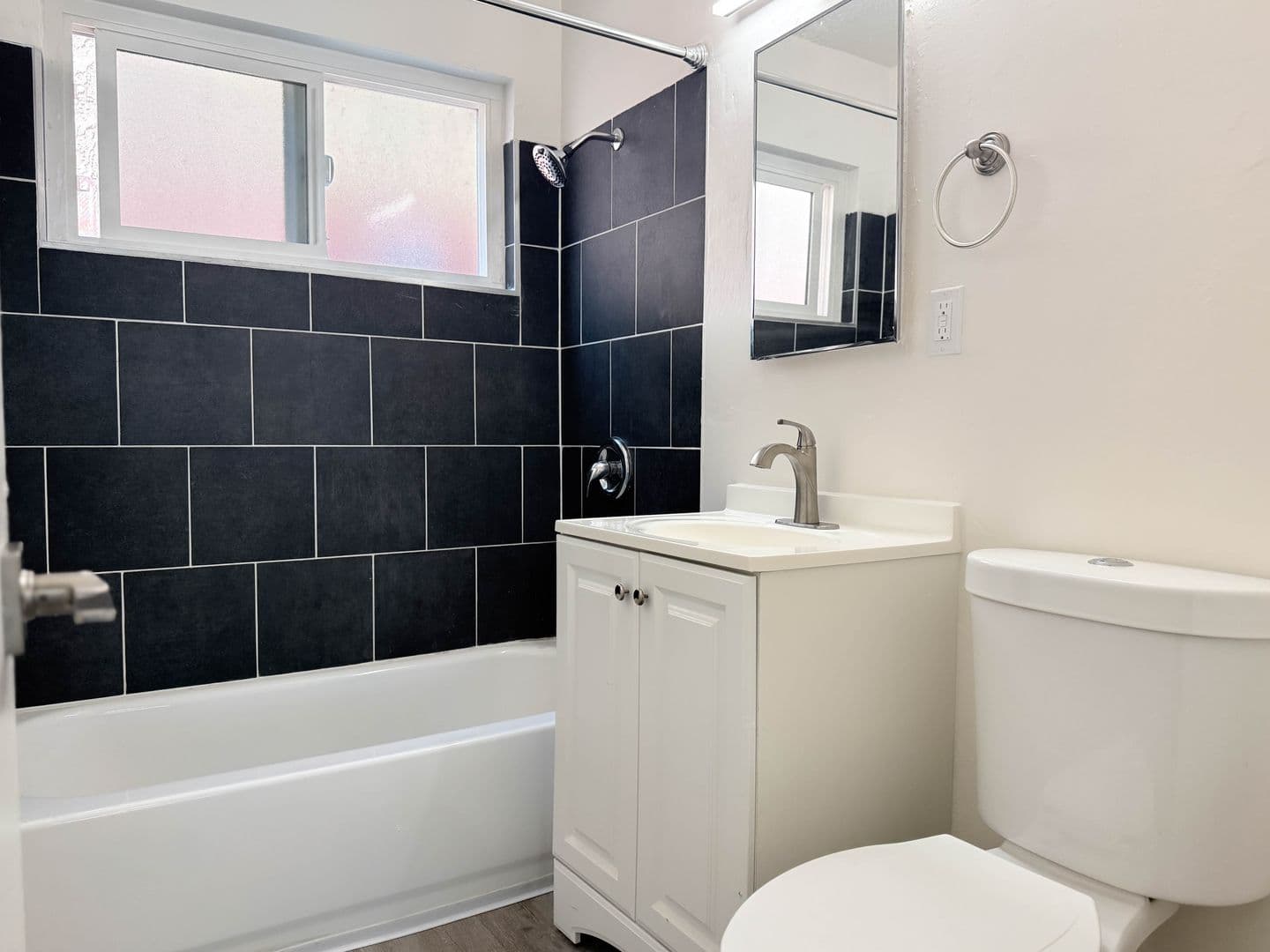 San Diego Apartment: 4427 Estrella Ave