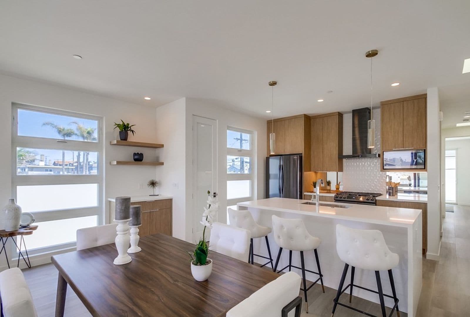 Imperial Beach House: 121 Date Ave