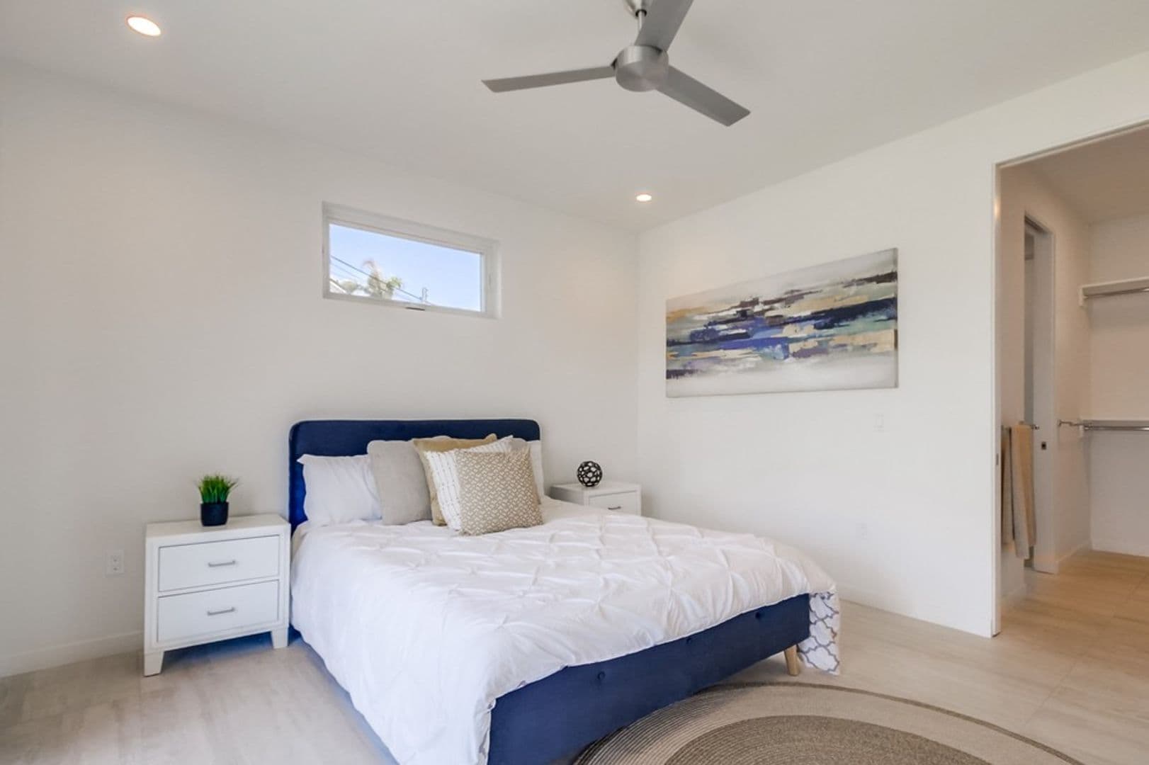 Imperial Beach House: 121 Date Ave