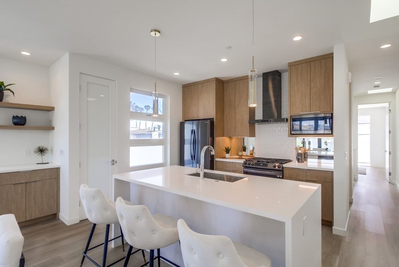 Imperial Beach House: 121 Date Ave