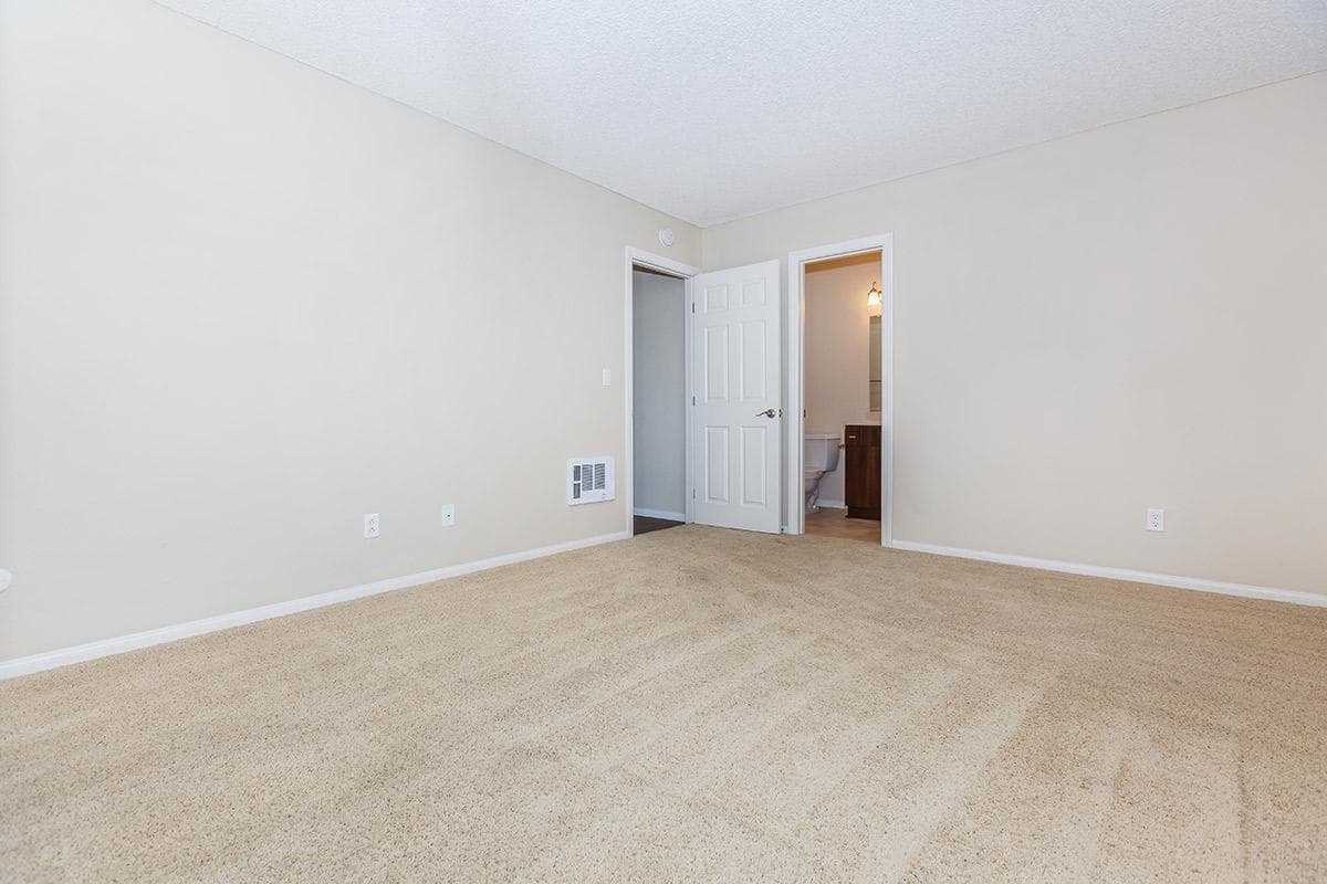 La Mesa Apartment: 5333 Baltimore Dr