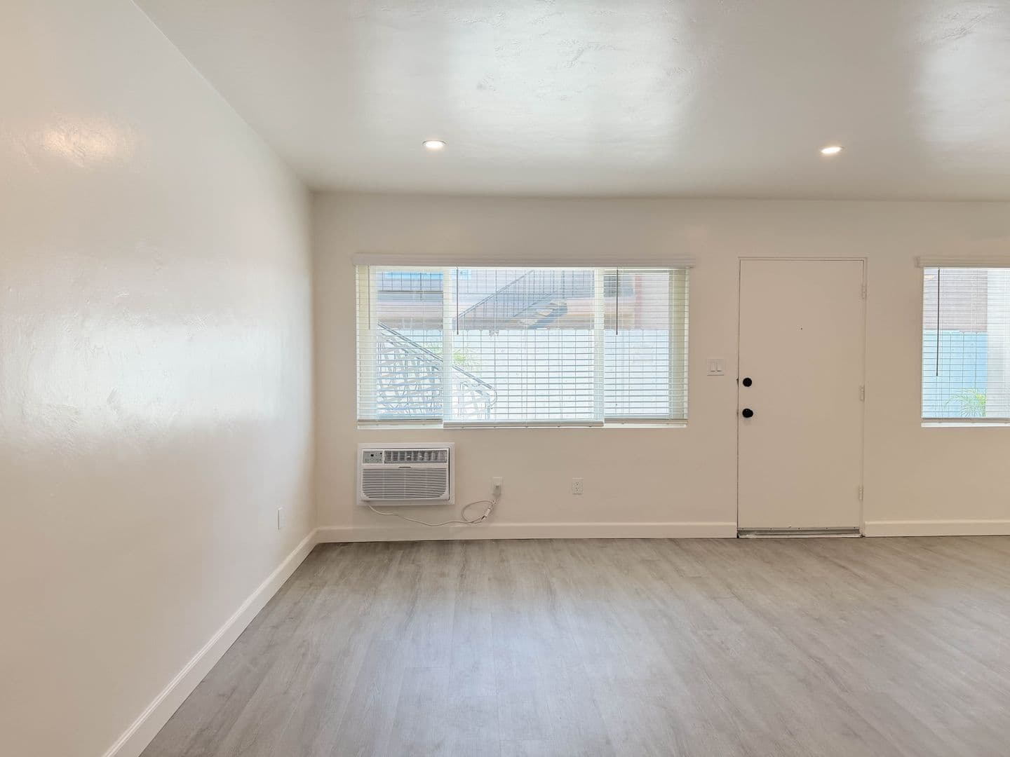 San Diego Apartment: 4427 Estrella Ave