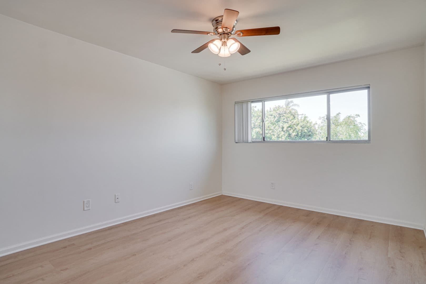 La Mesa Apartment: 4566 Date Ave