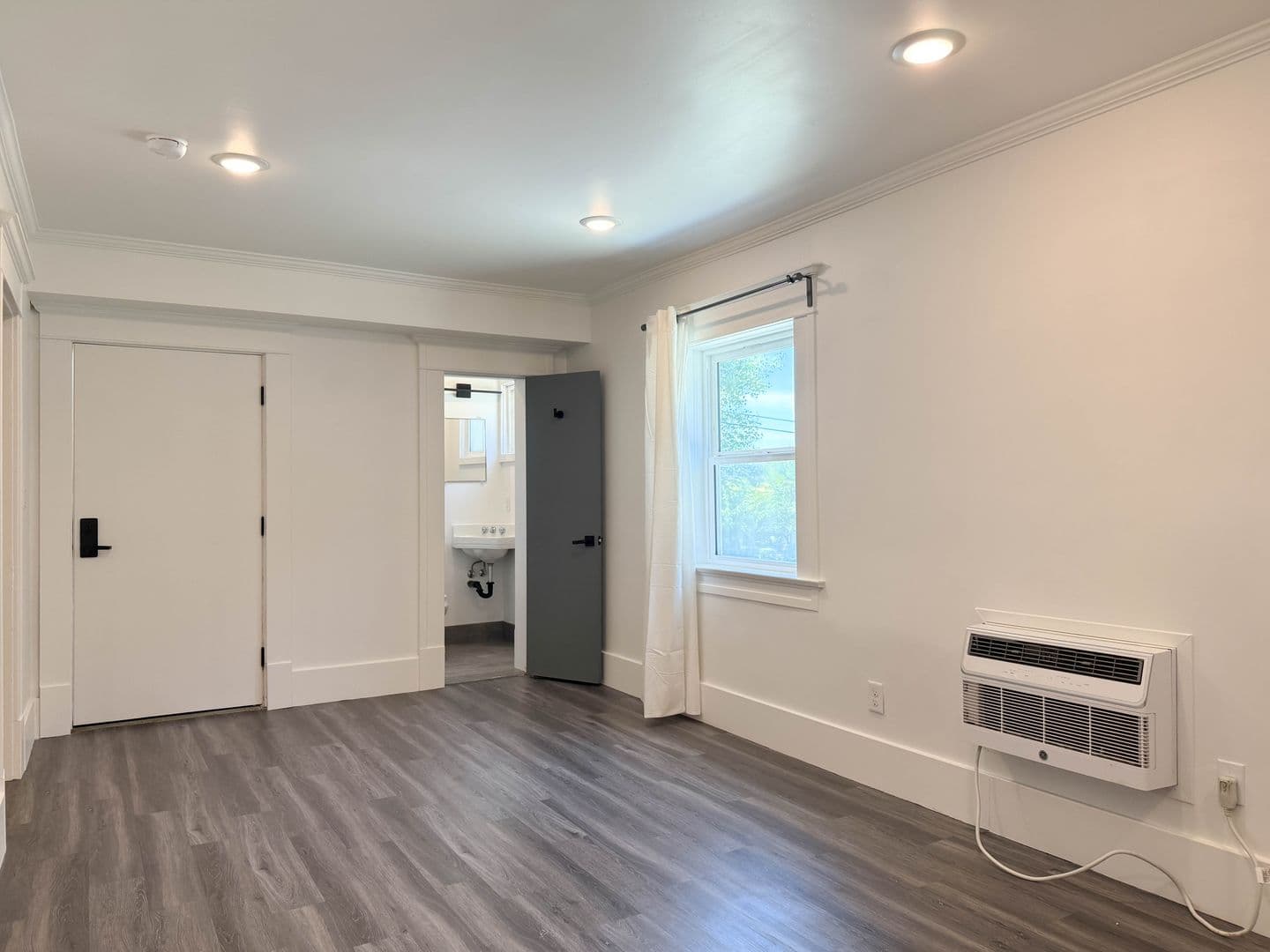 San Diego Apartment: 1520 Tyler Ave