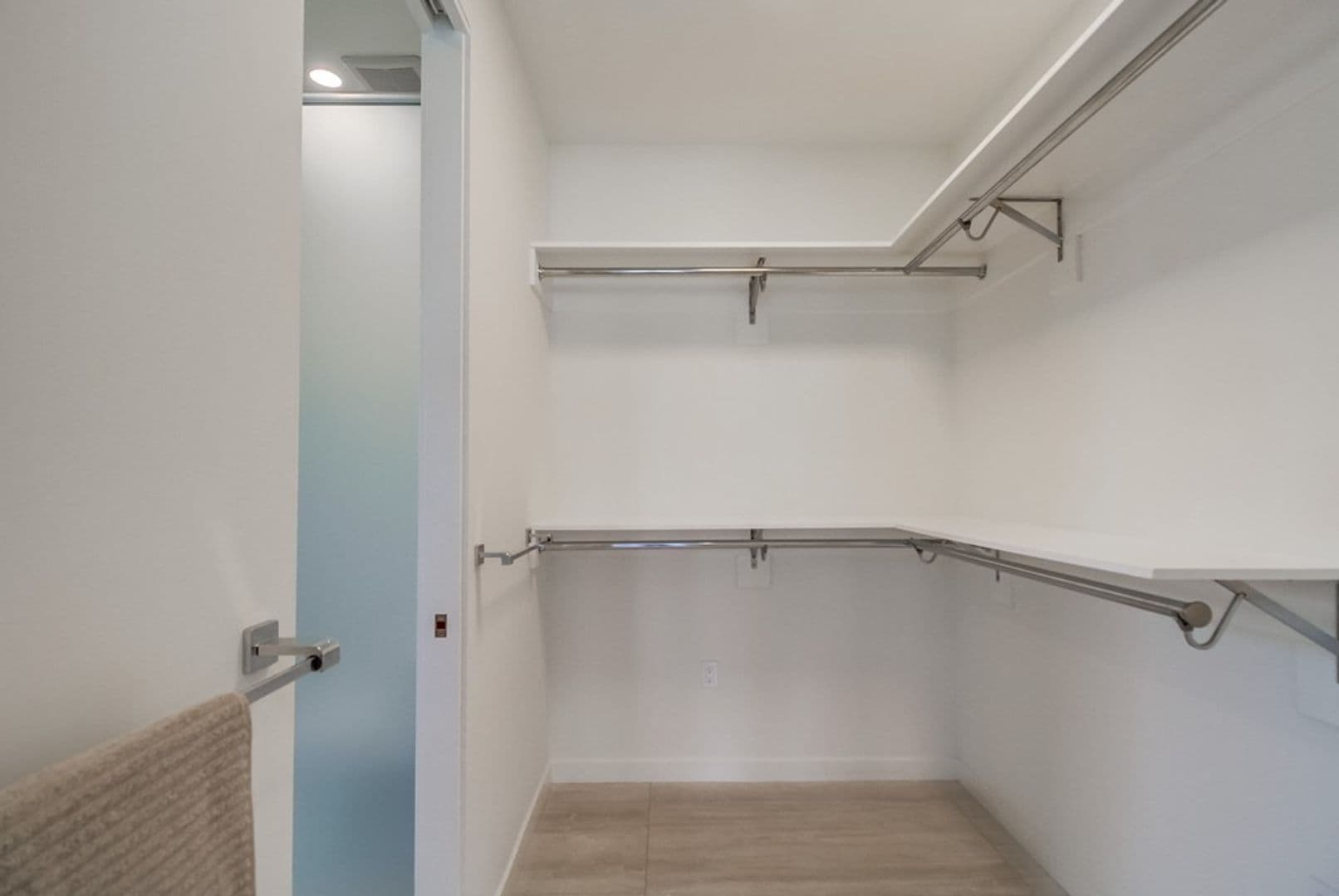 Imperial Beach House: 121 Date Ave