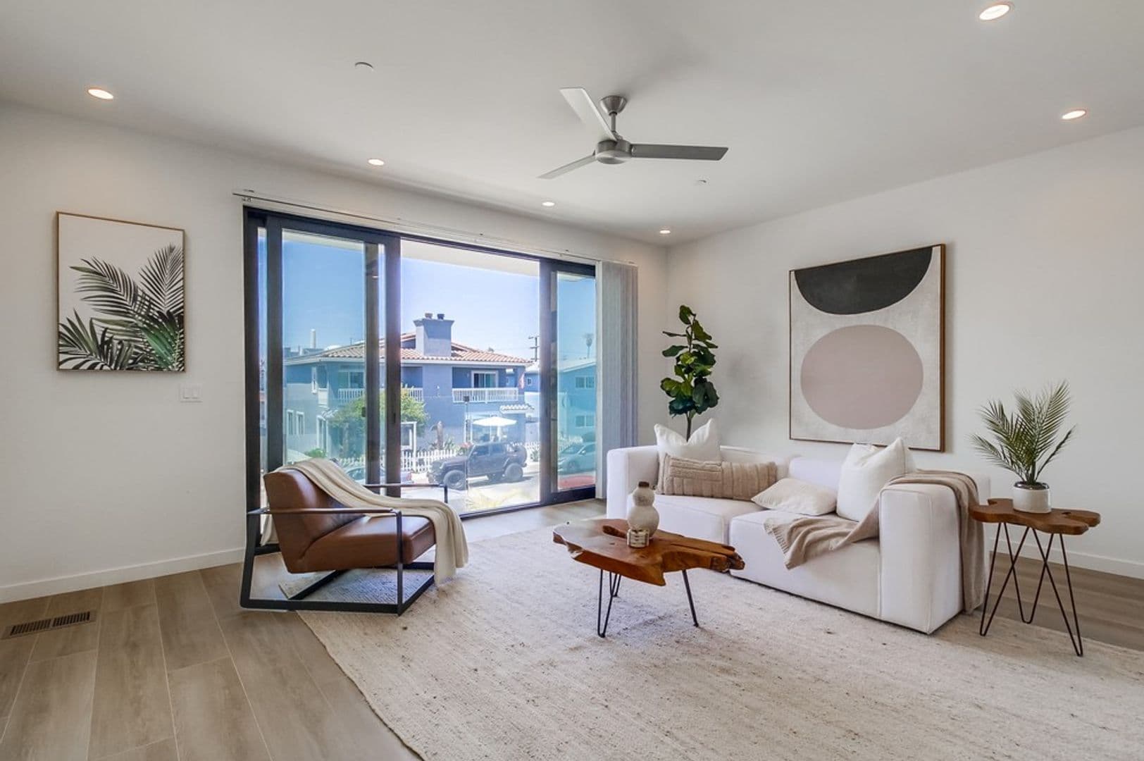 Imperial Beach House: 121 Date Ave