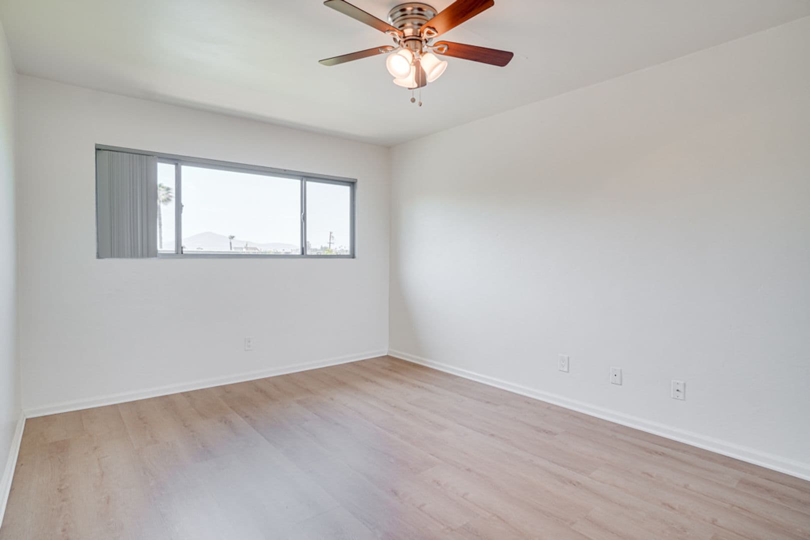 La Mesa Apartment: 4566 Date Ave