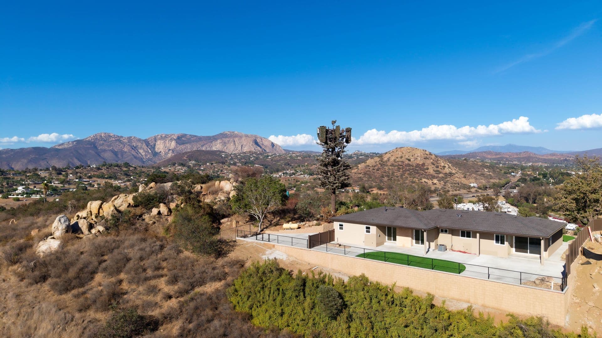 El Cajon House: 9414 Saddle Hill Rd