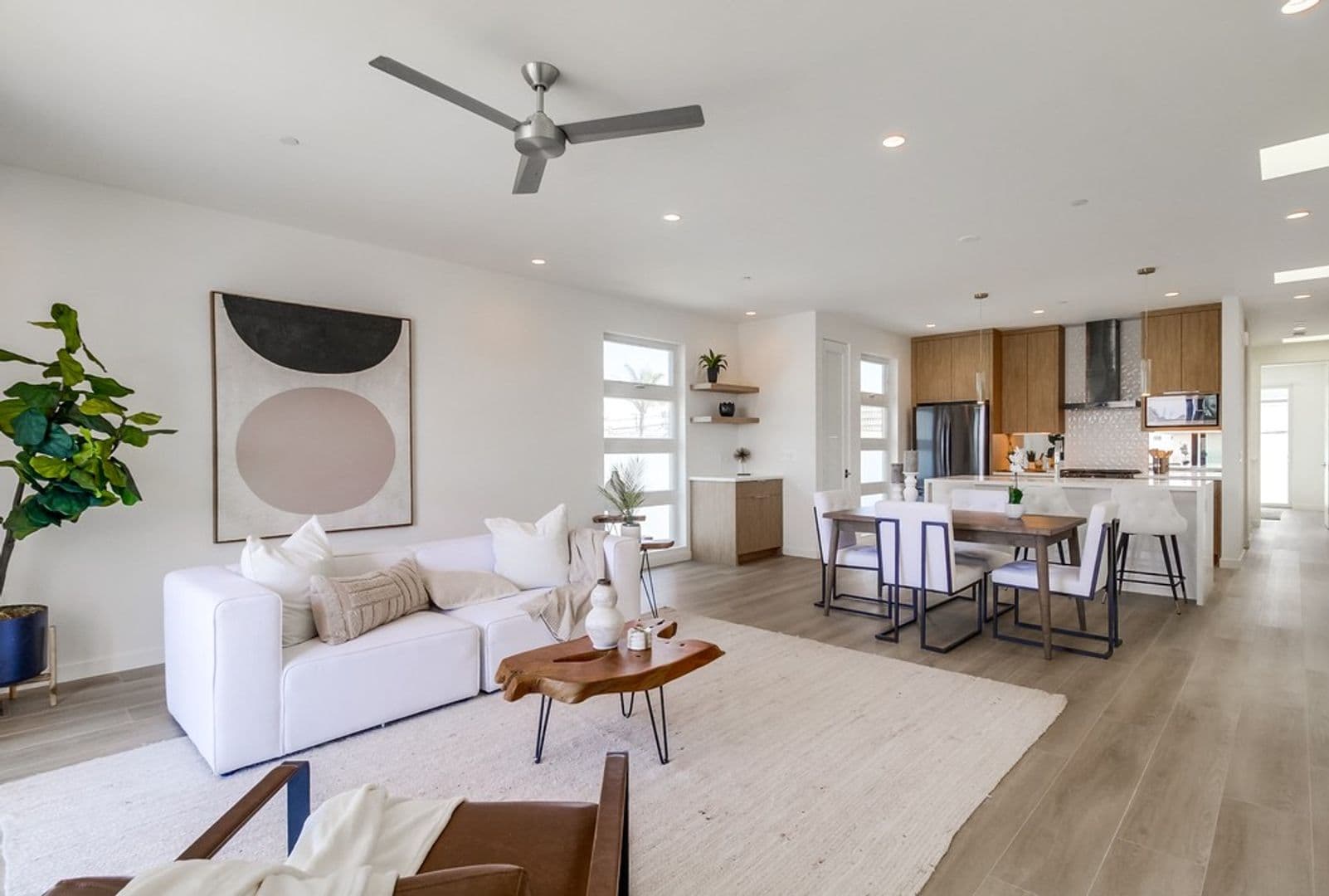 Imperial Beach House: 121 Date Ave