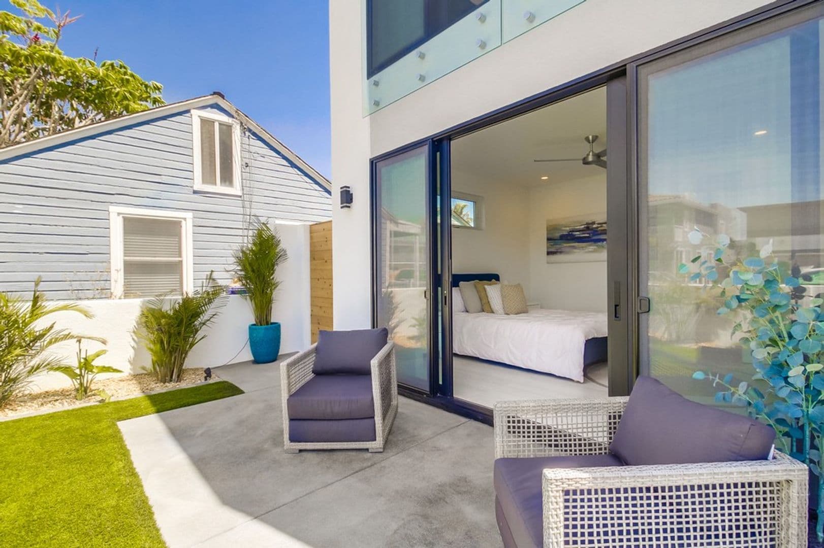 Imperial Beach House: 121 Date Ave