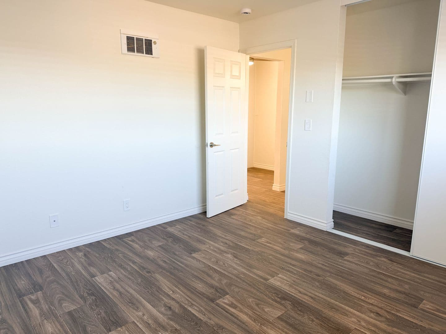 Lakeside Apartment: 9250 Winter Gardens & 12058 Rockcrest Rd.