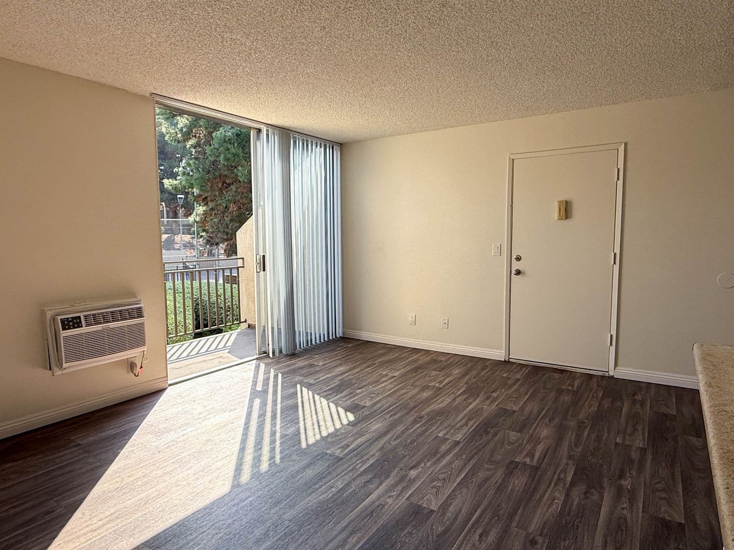 La Mesa Apartment: 5333 Baltimore Dr