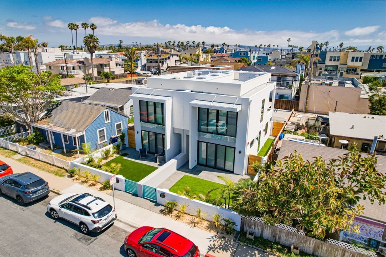 Imperial Beach House: 121 Date Ave