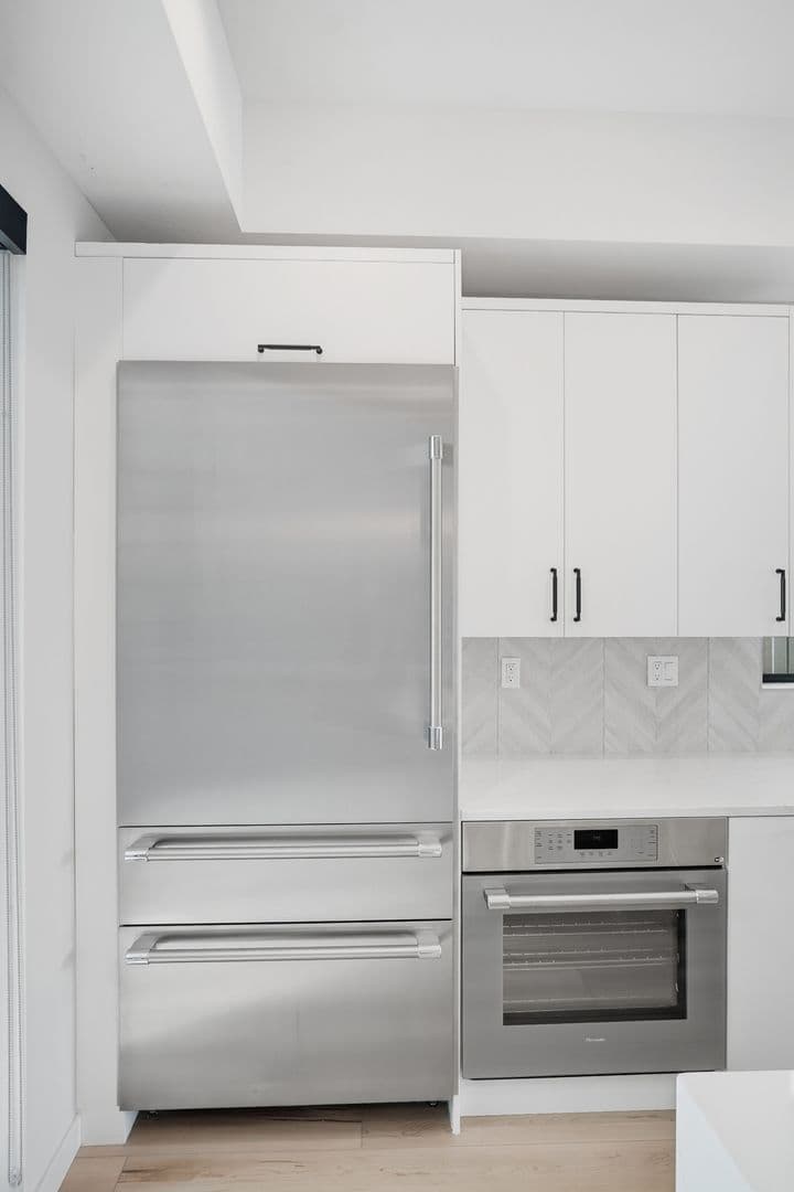 Imperial Beach Apartment: 107-113 Daisy Ave