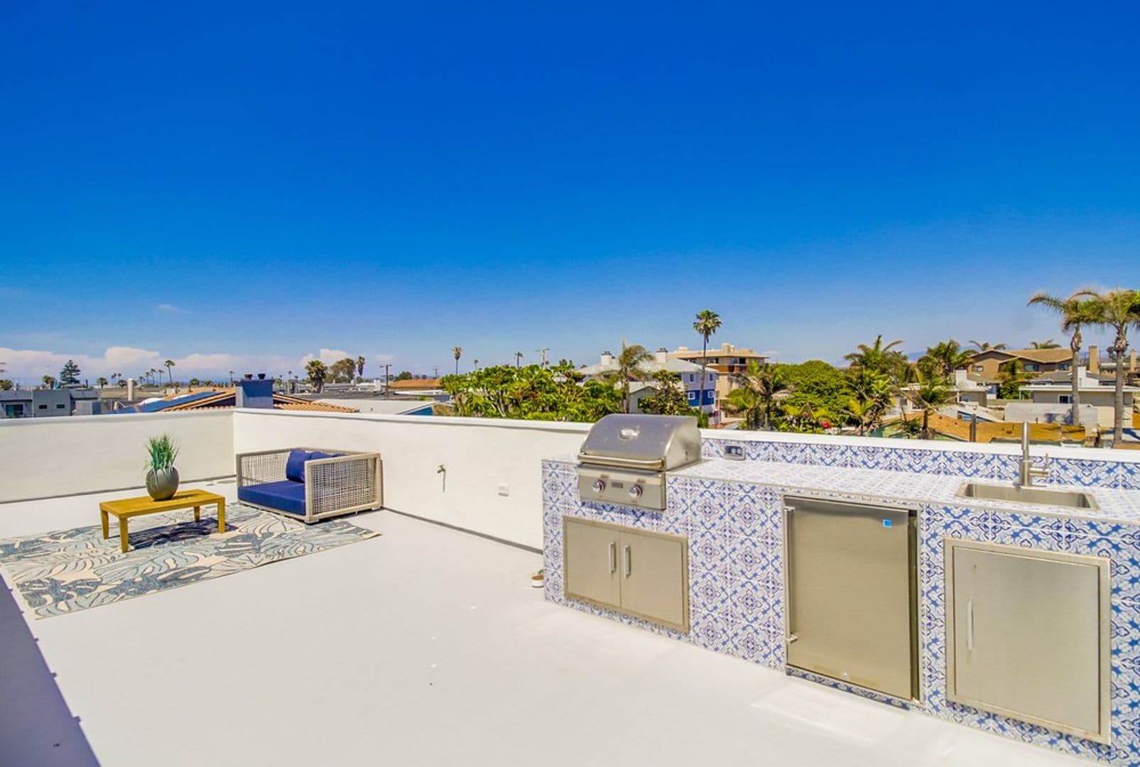 Imperial Beach House: 121 Date Ave
