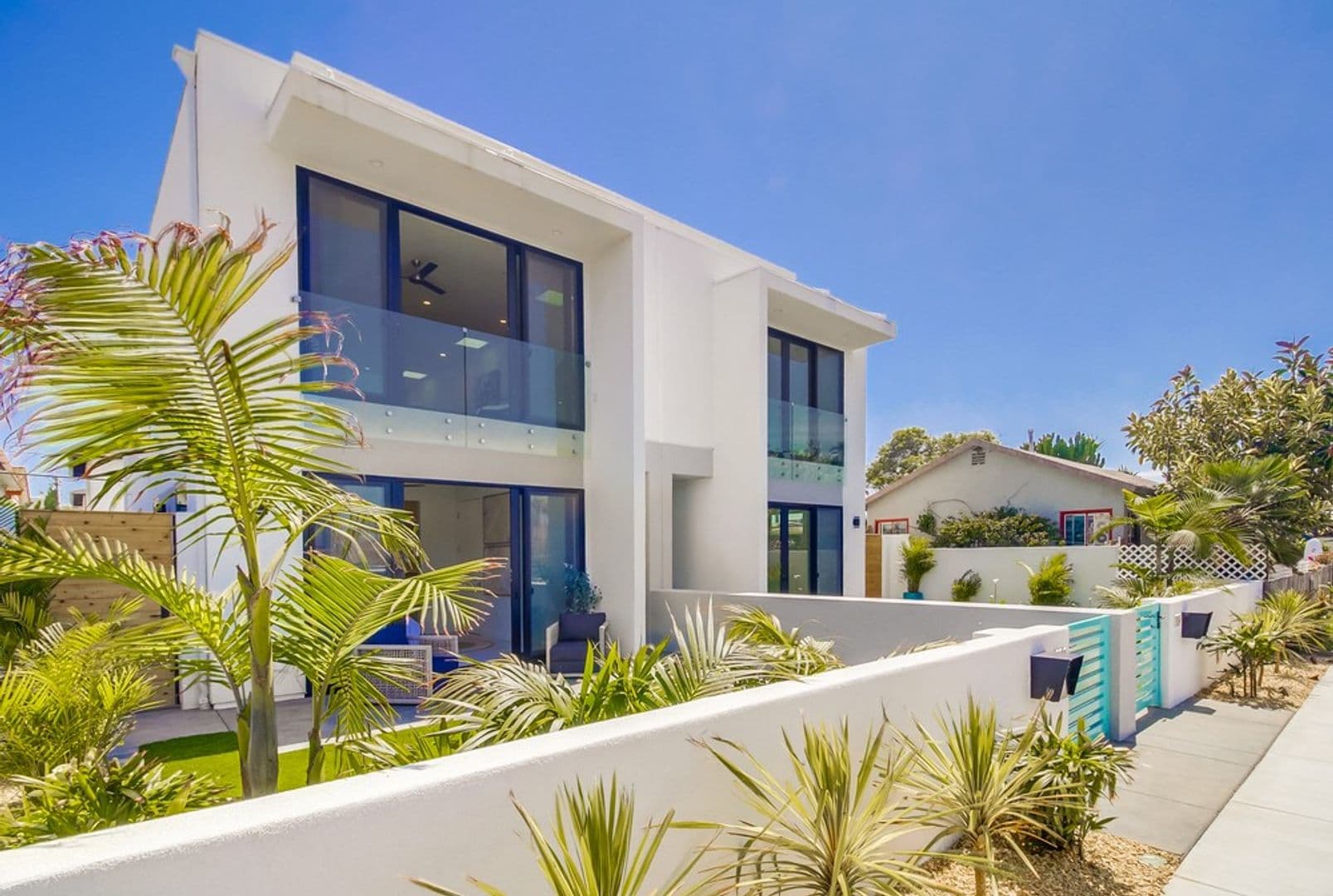 Imperial Beach House: 121 Date Ave