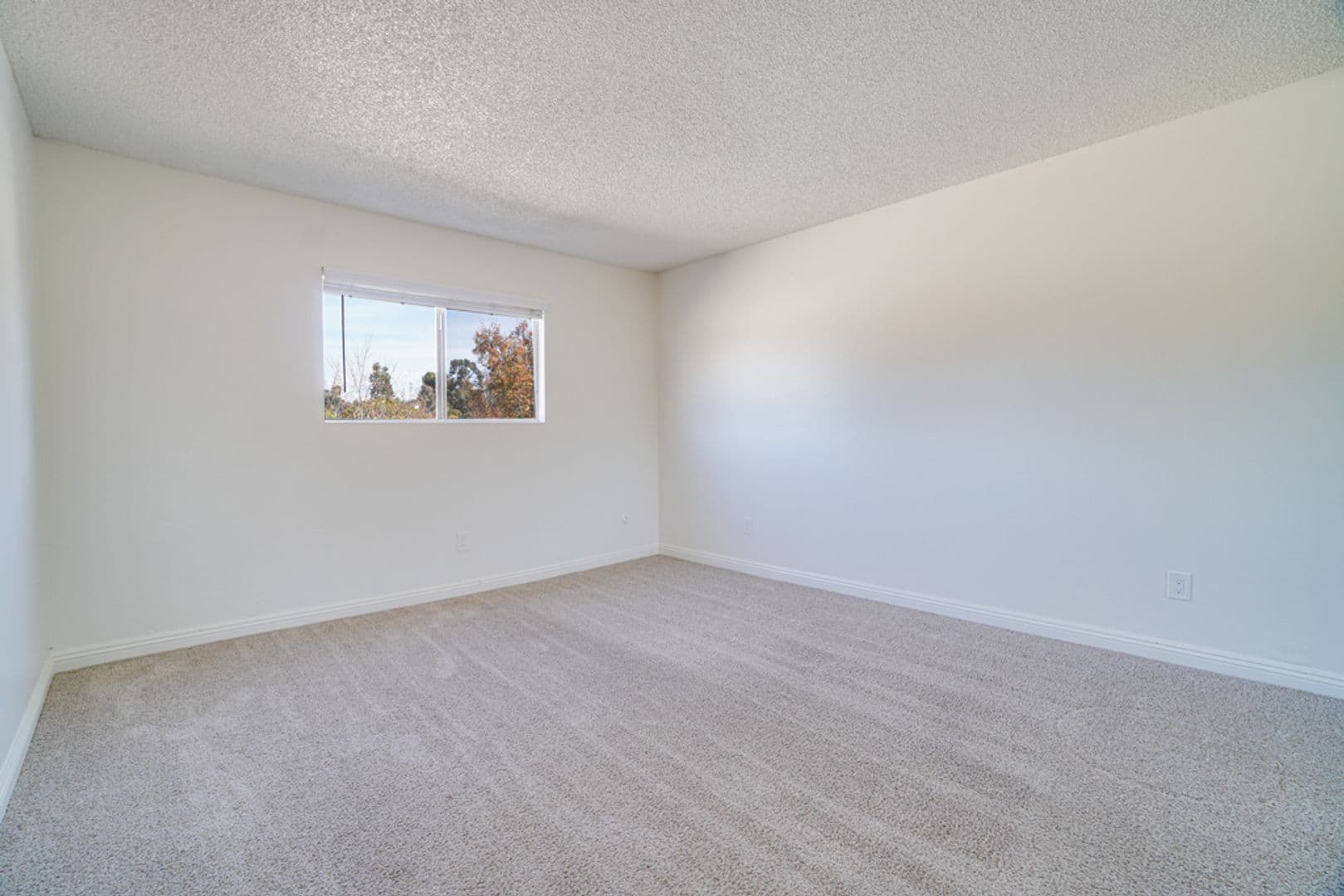 Santee Apartment: 8961 N Magnolia Ave