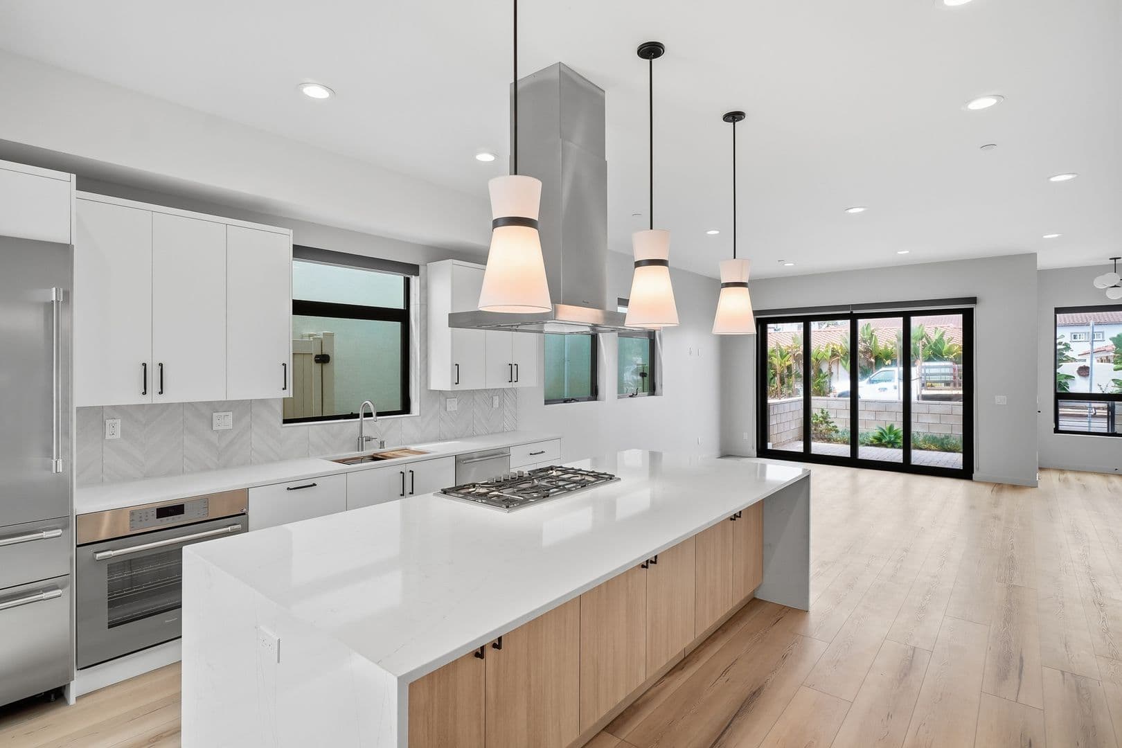 Imperial Beach Apartment: 107-113 Daisy Ave