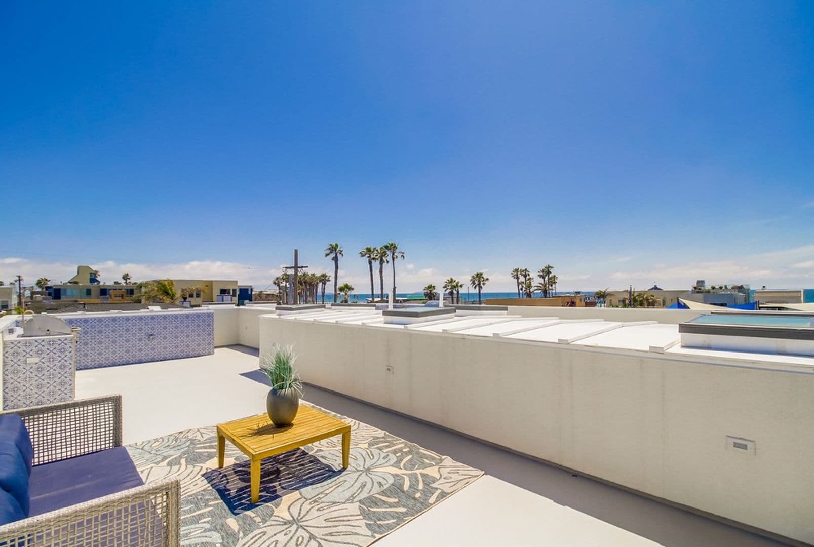 Imperial Beach House: 121 Date Ave